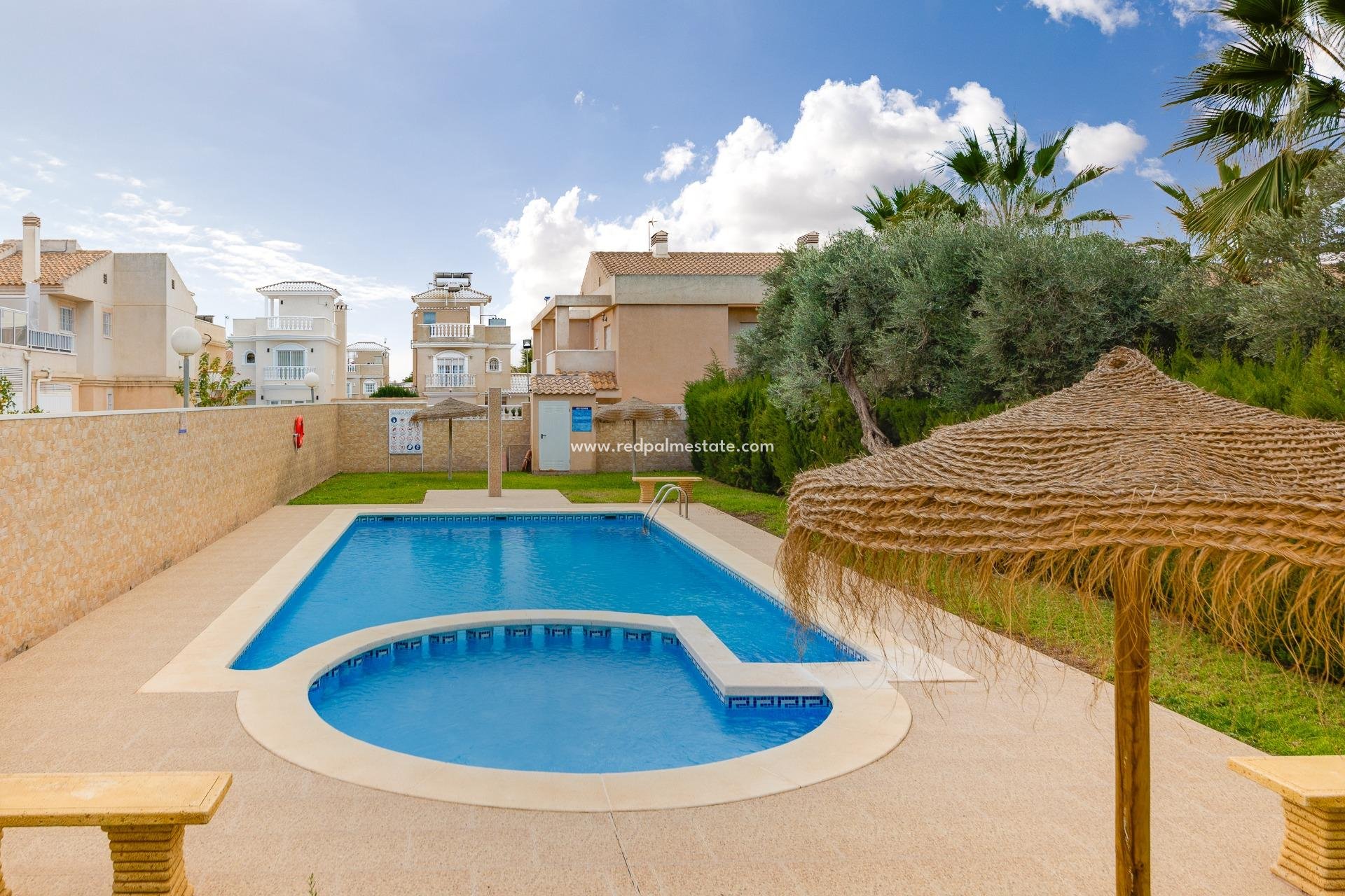 Resale - Town House -
Torrevieja - Aguas Nueva