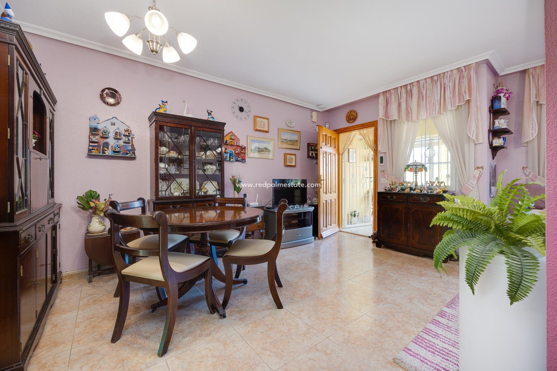 Resale - Town House -
Torrevieja - Aguas Nueva