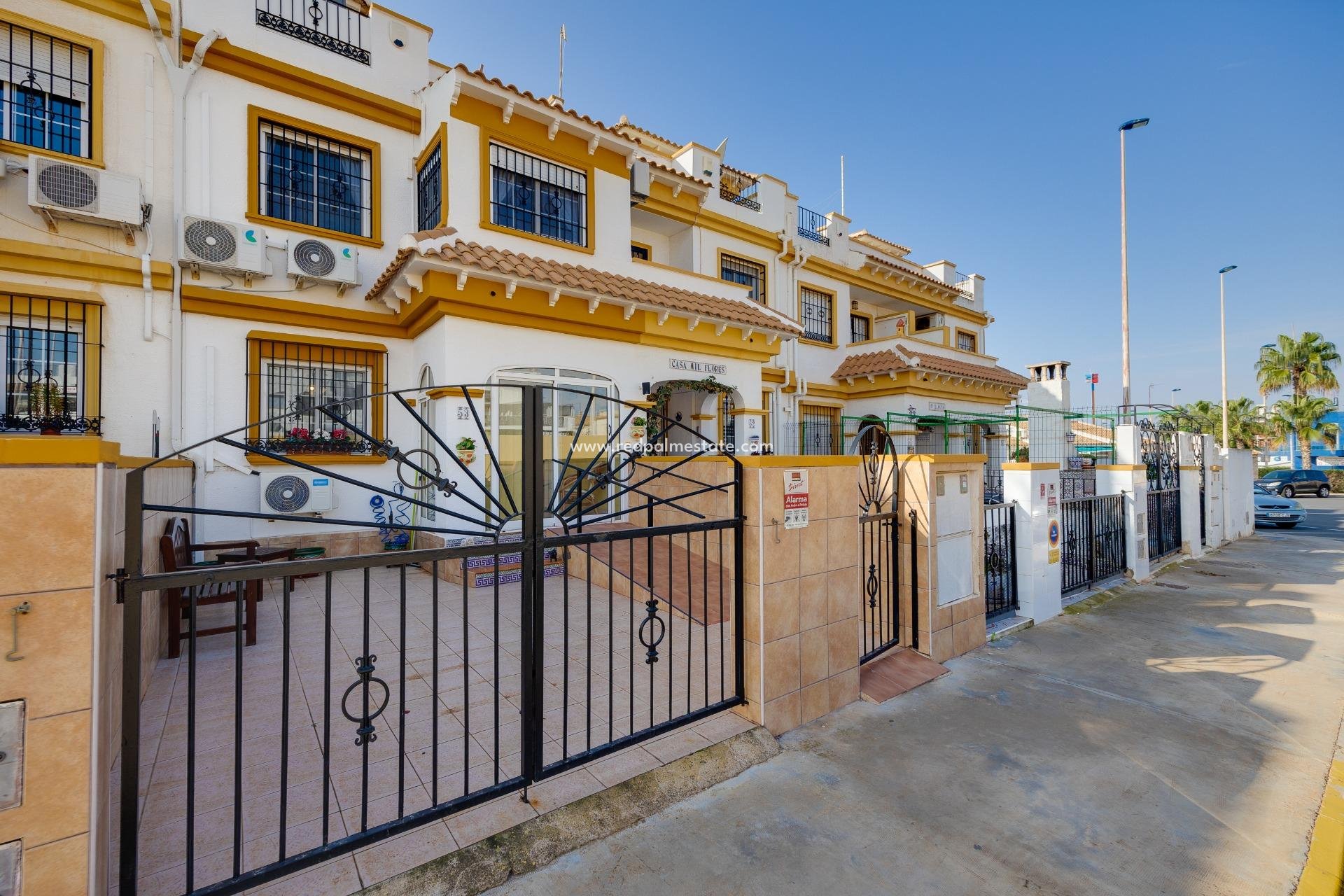 Resale - Town House -
Torrevieja - Aguas Nueva