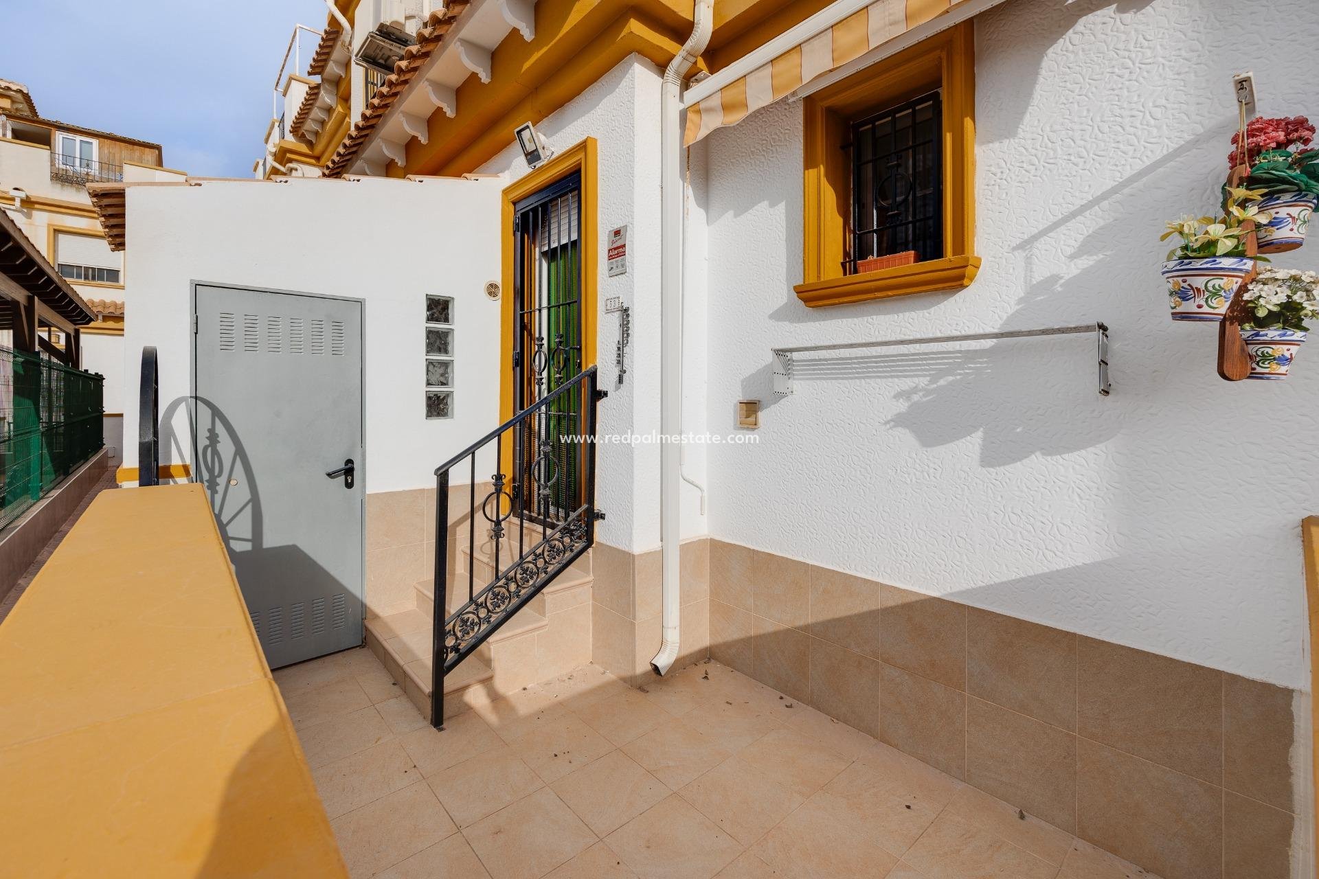 Resale - Town House -
Torrevieja - Aguas Nueva