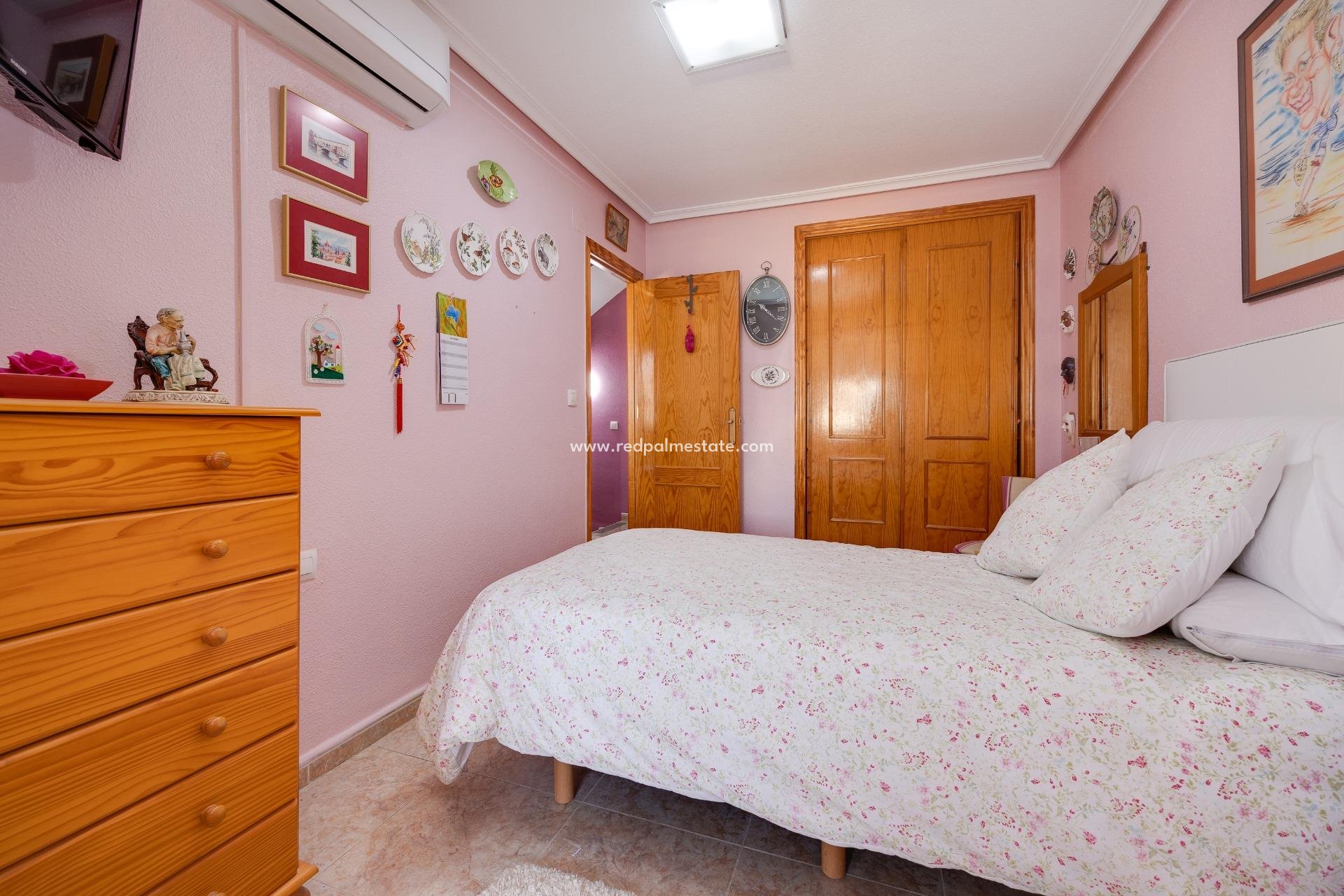 Resale - Town House -
Torrevieja - Aguas Nueva