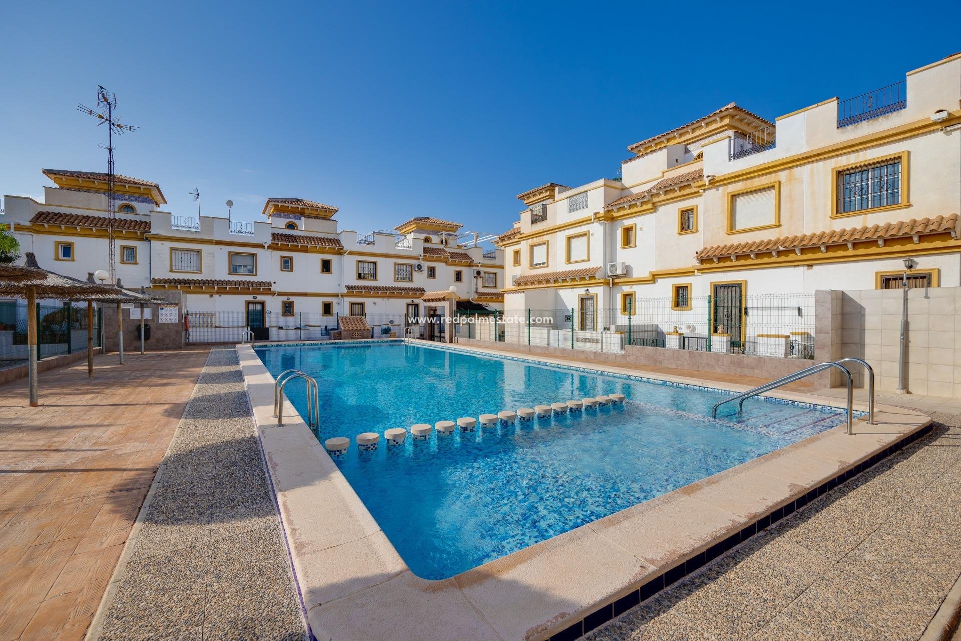 Resale - Town House -
Torrevieja - Aguas Nueva