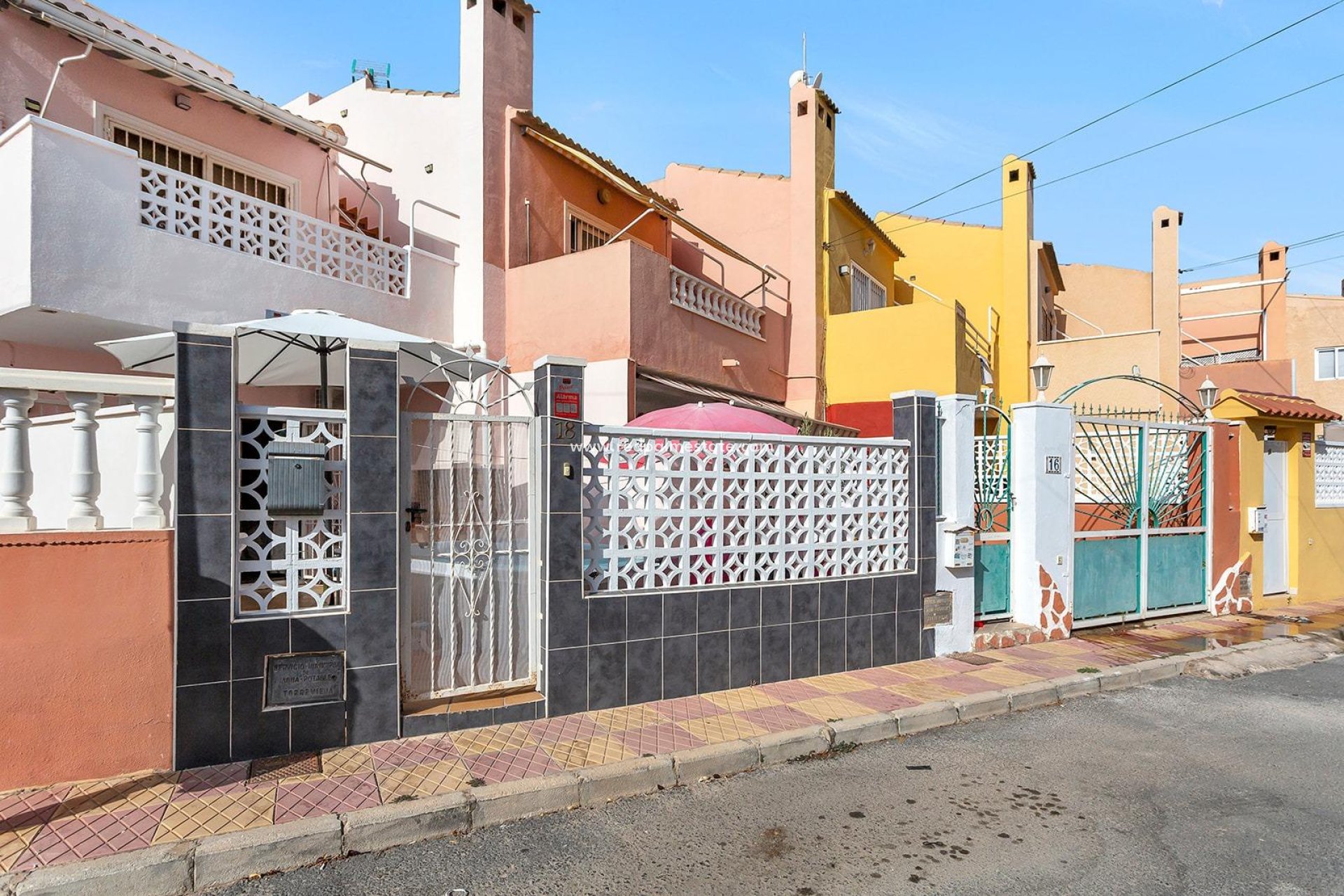 Resale - Town House -
Torrevieja - Aguas Nueva