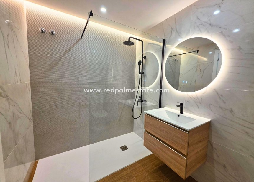 Resale - Town House -
Torrevieja - Aguas Nueva