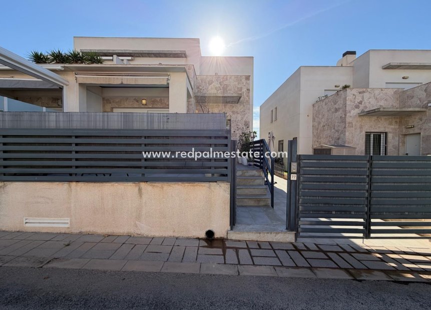 Resale - Town House -
Torrevieja - Aguas Nuevas