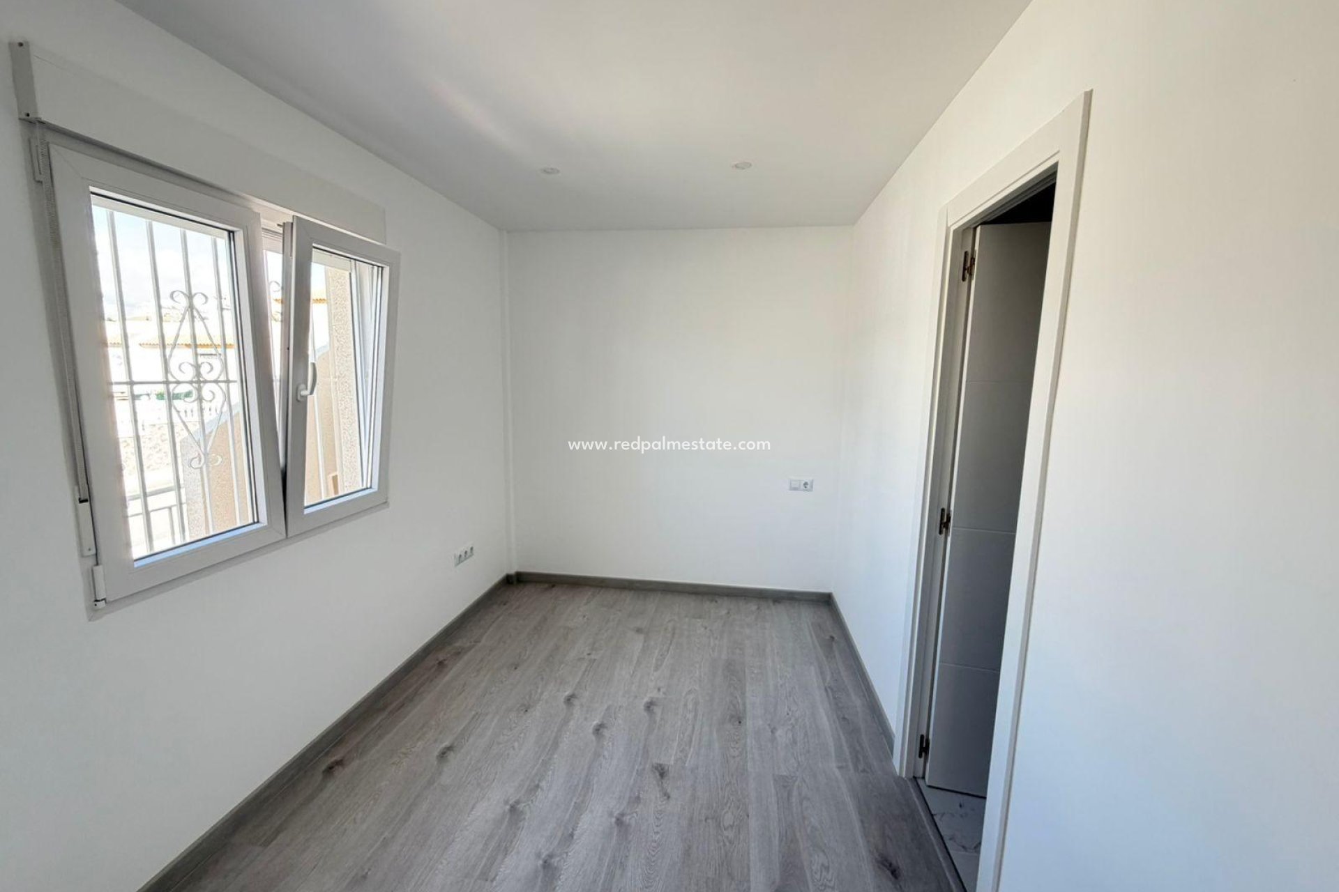Resale - Town House -
Torrevieja - Cabo cervera