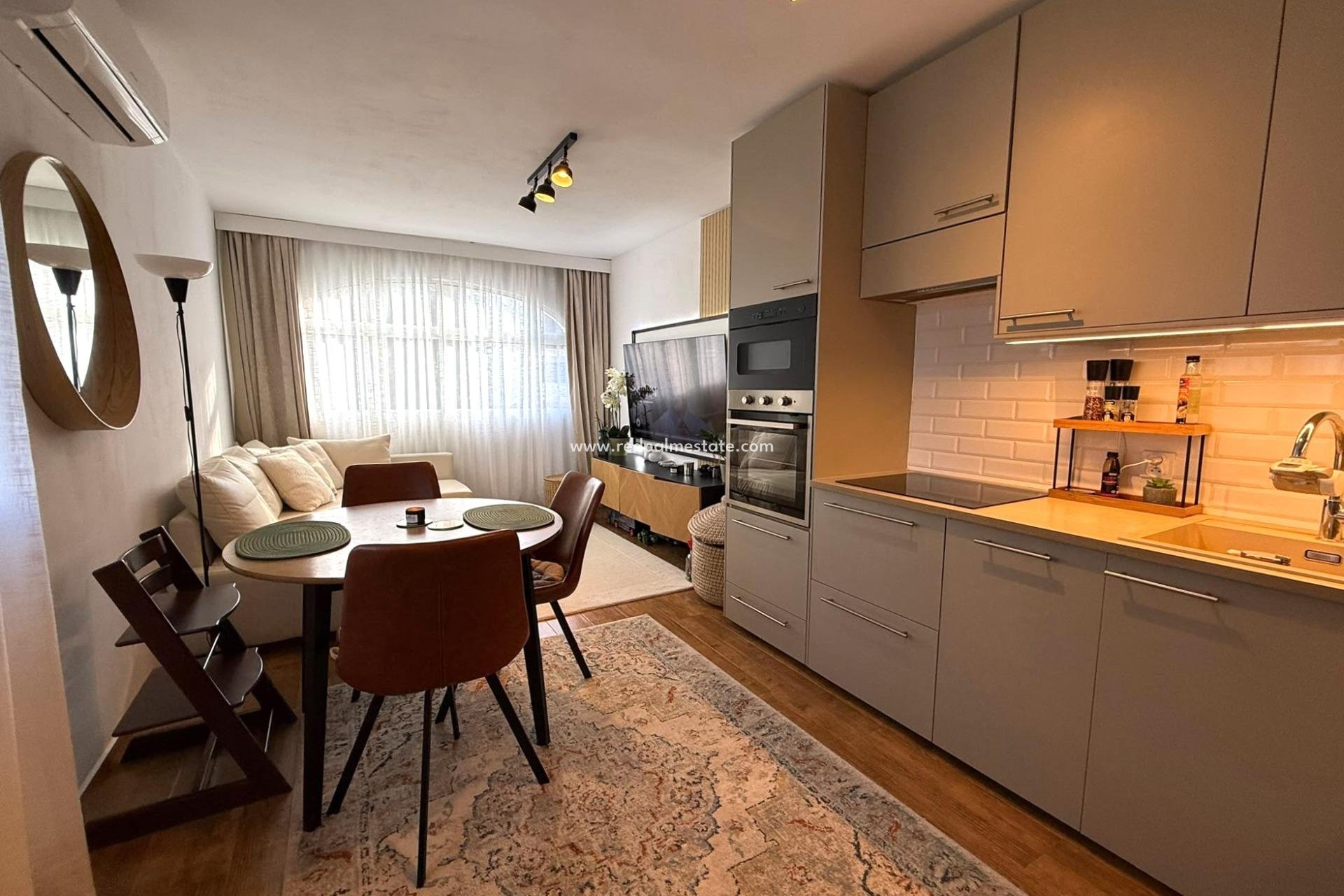 Resale - Town House -
Torrevieja - Calas blanca