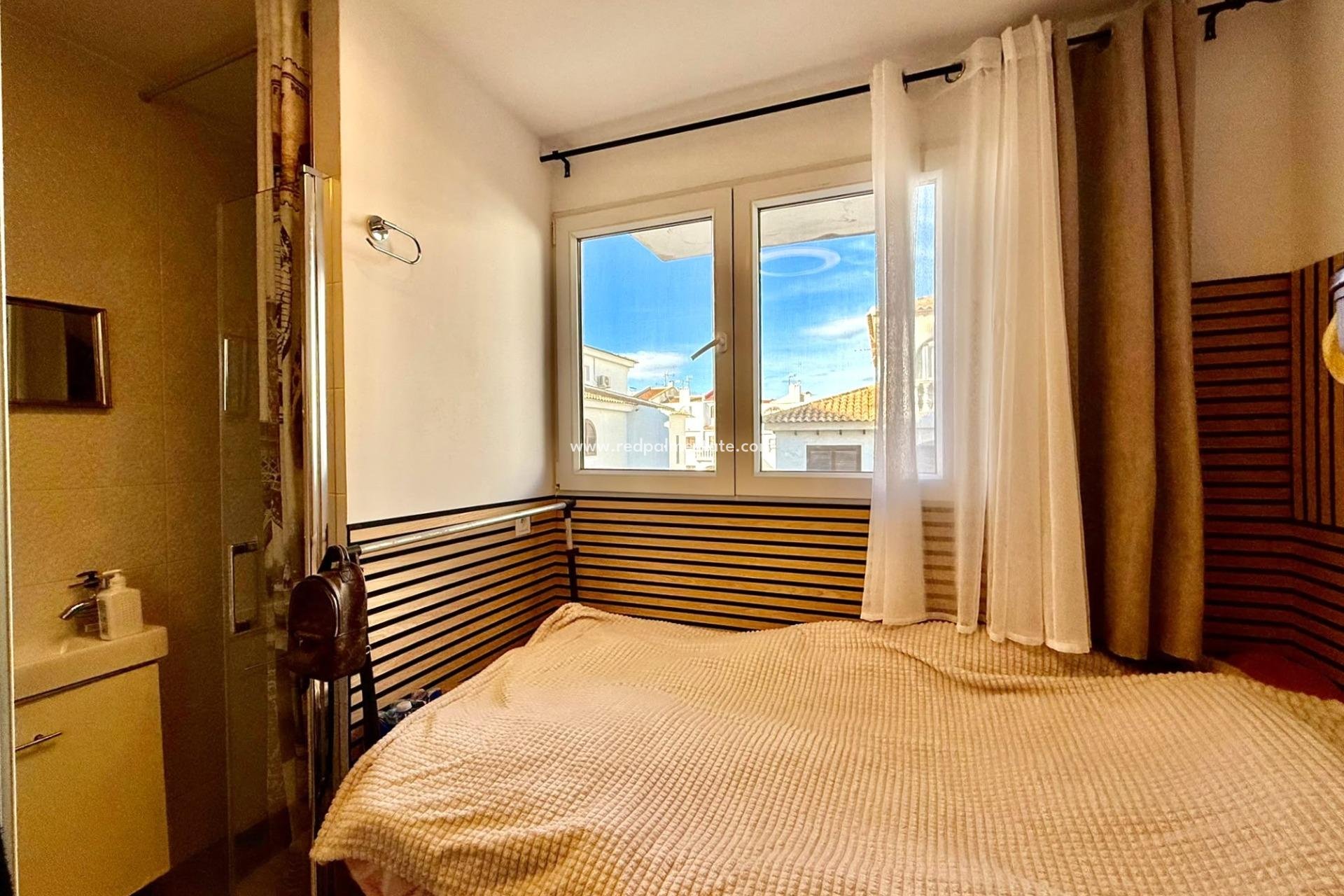 Resale - Town House -
Torrevieja - Calas blanca