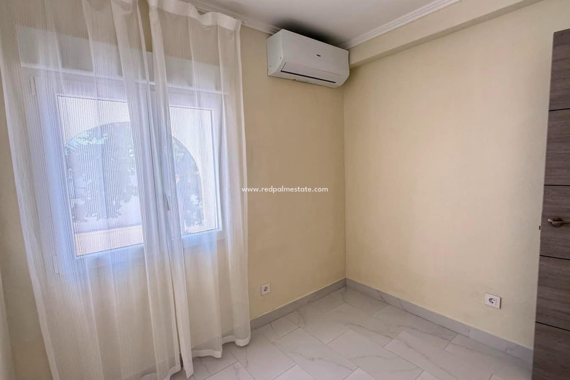 Resale - Town House -
Torrevieja - Calas blanca