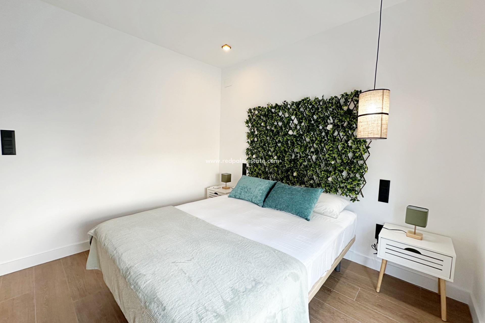 Resale - Town House -
Torrevieja - Calas blanca