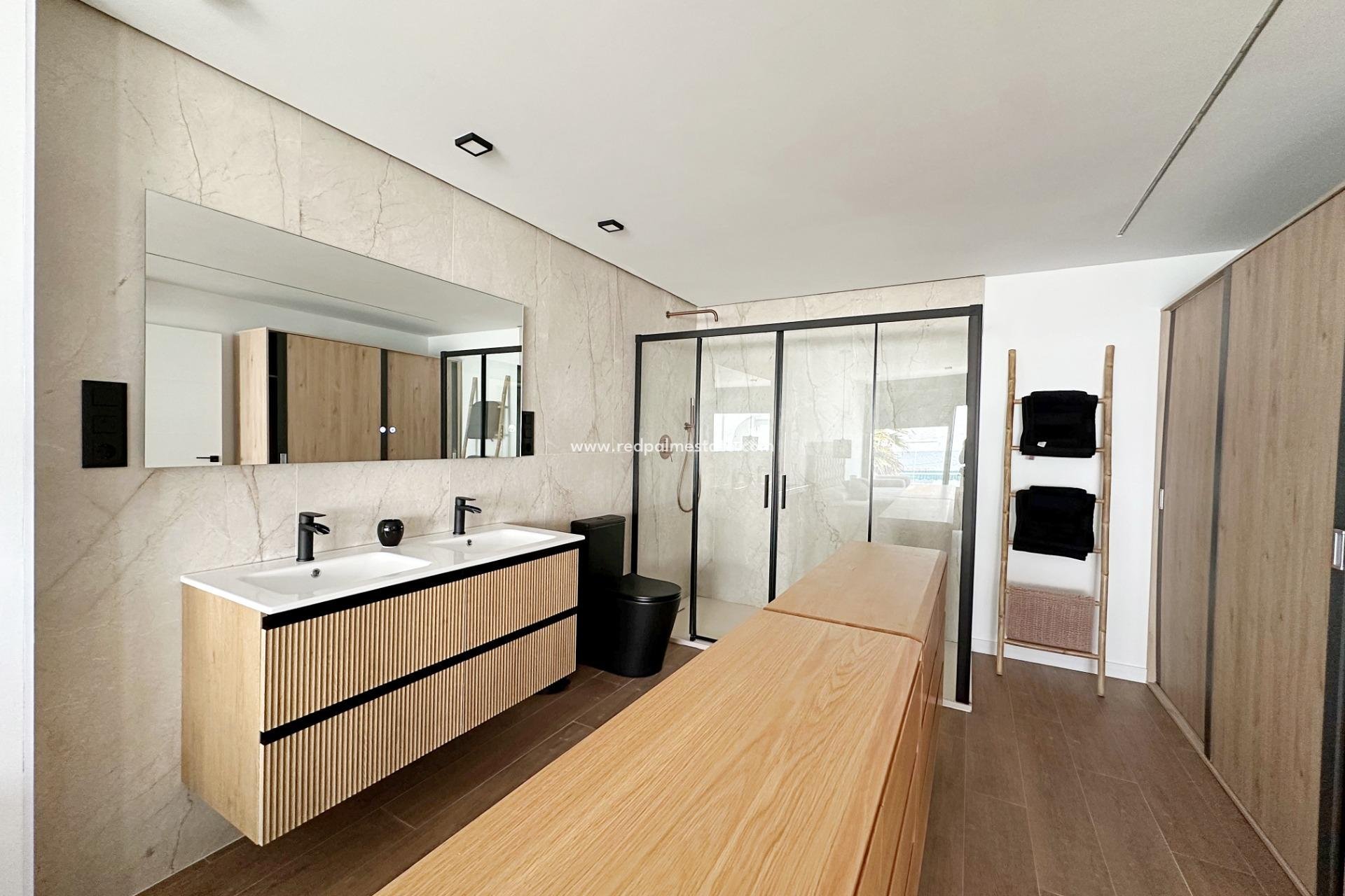 Resale - Town House -
Torrevieja - Calas blanca