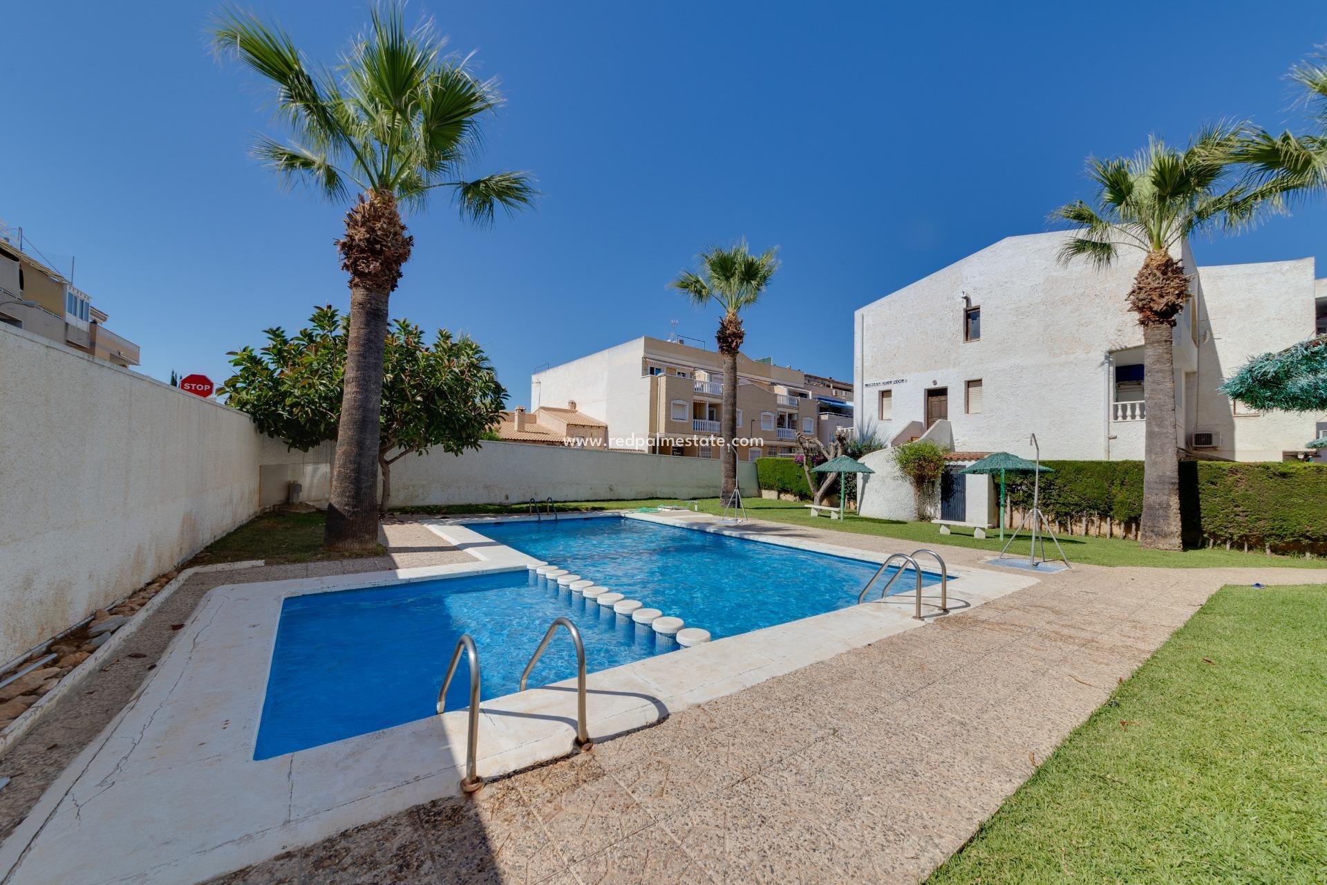 Resale - Town House -
Torrevieja - Calas blanca