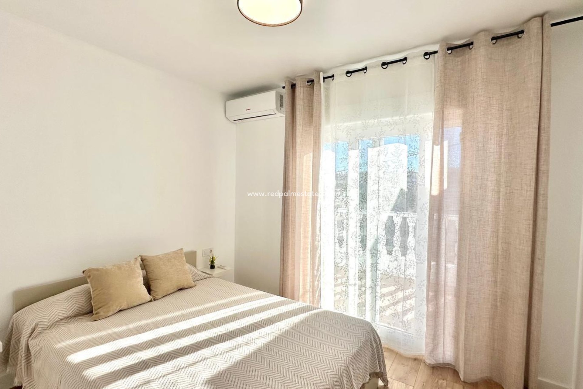 Resale - Town House -
Torrevieja - Center