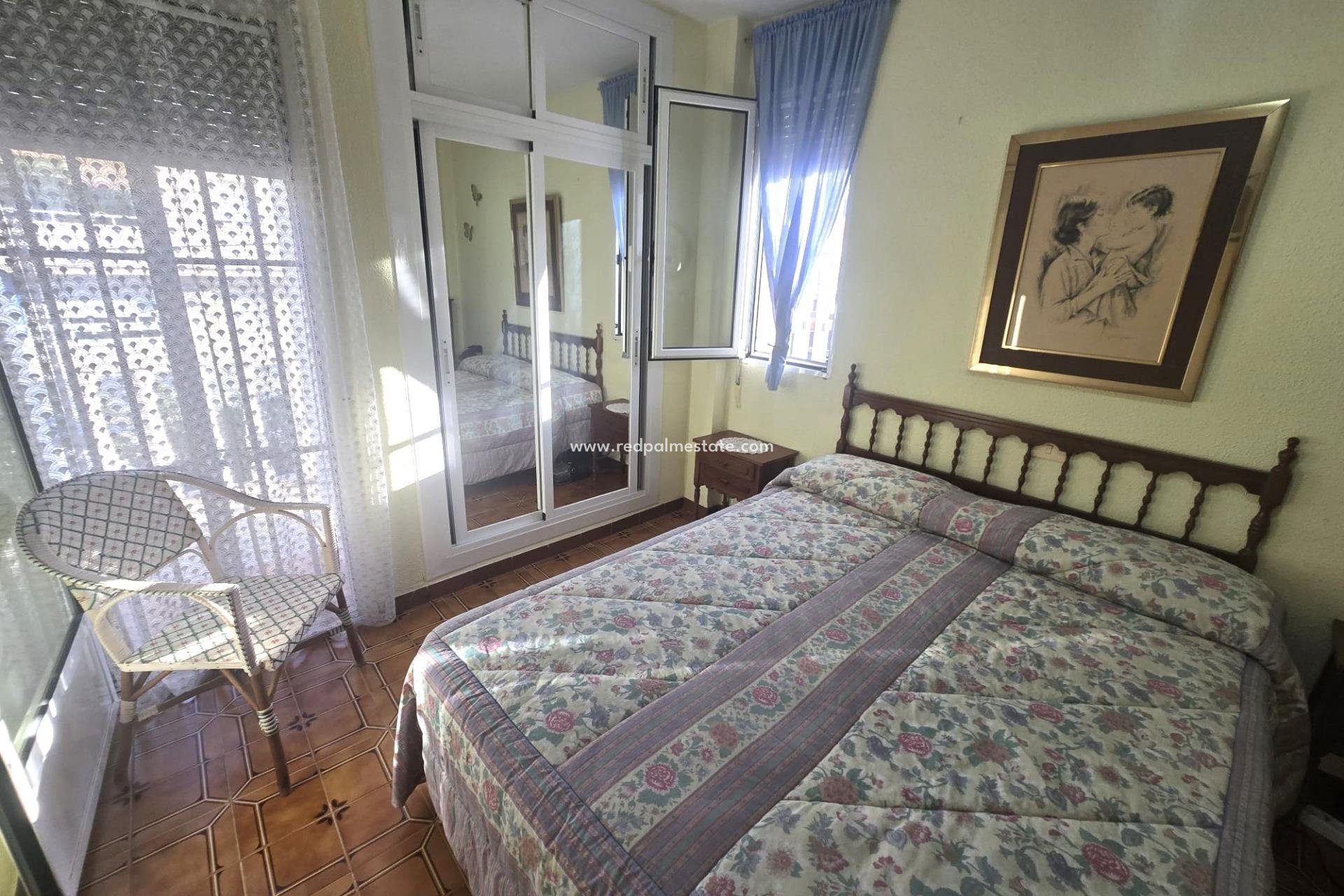 Resale - Town House -
Torrevieja - Centro Torrevieja