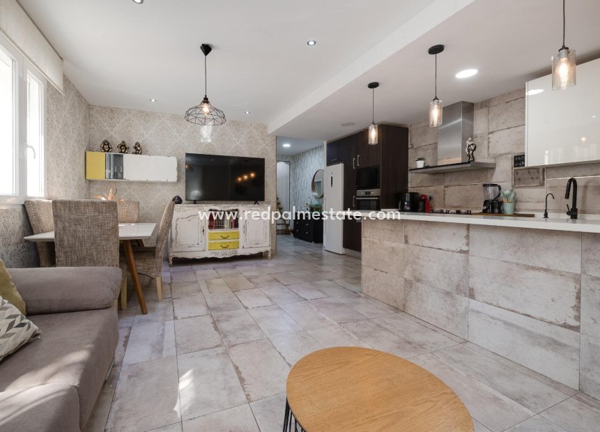 Resale - Town House -
Torrevieja - Centro Torrevieja