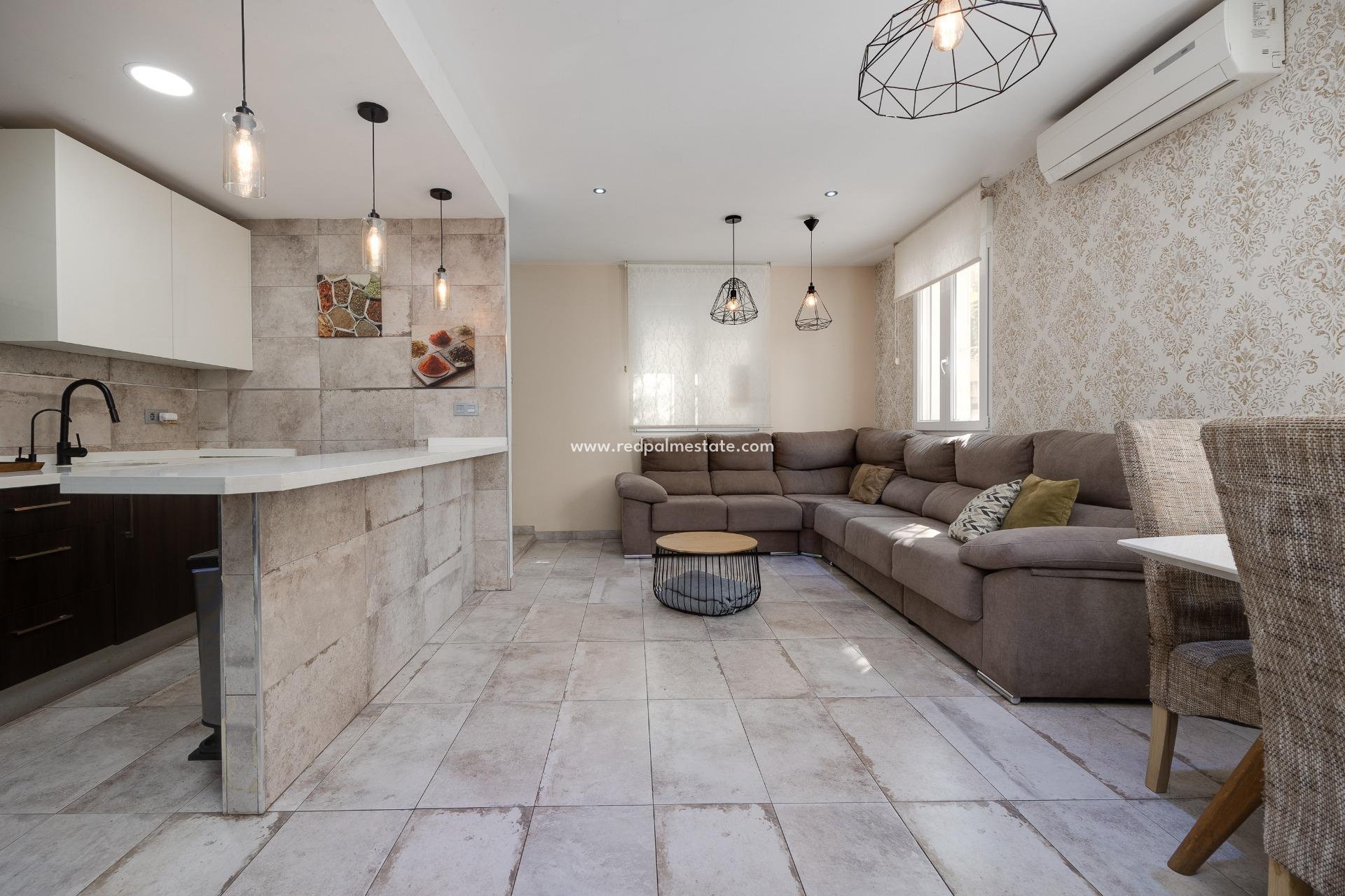 Resale - Town House -
Torrevieja - Centro Torrevieja