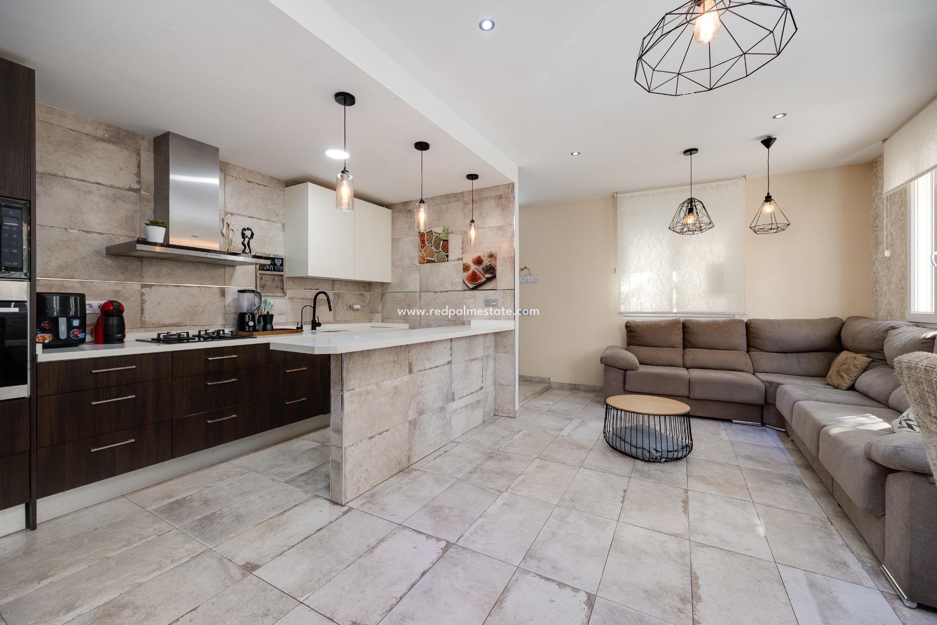 Resale - Town House -
Torrevieja - Centro Torrevieja