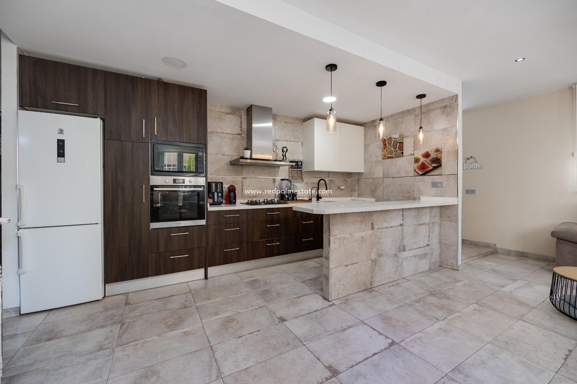 Resale - Town House -
Torrevieja - Centro Torrevieja