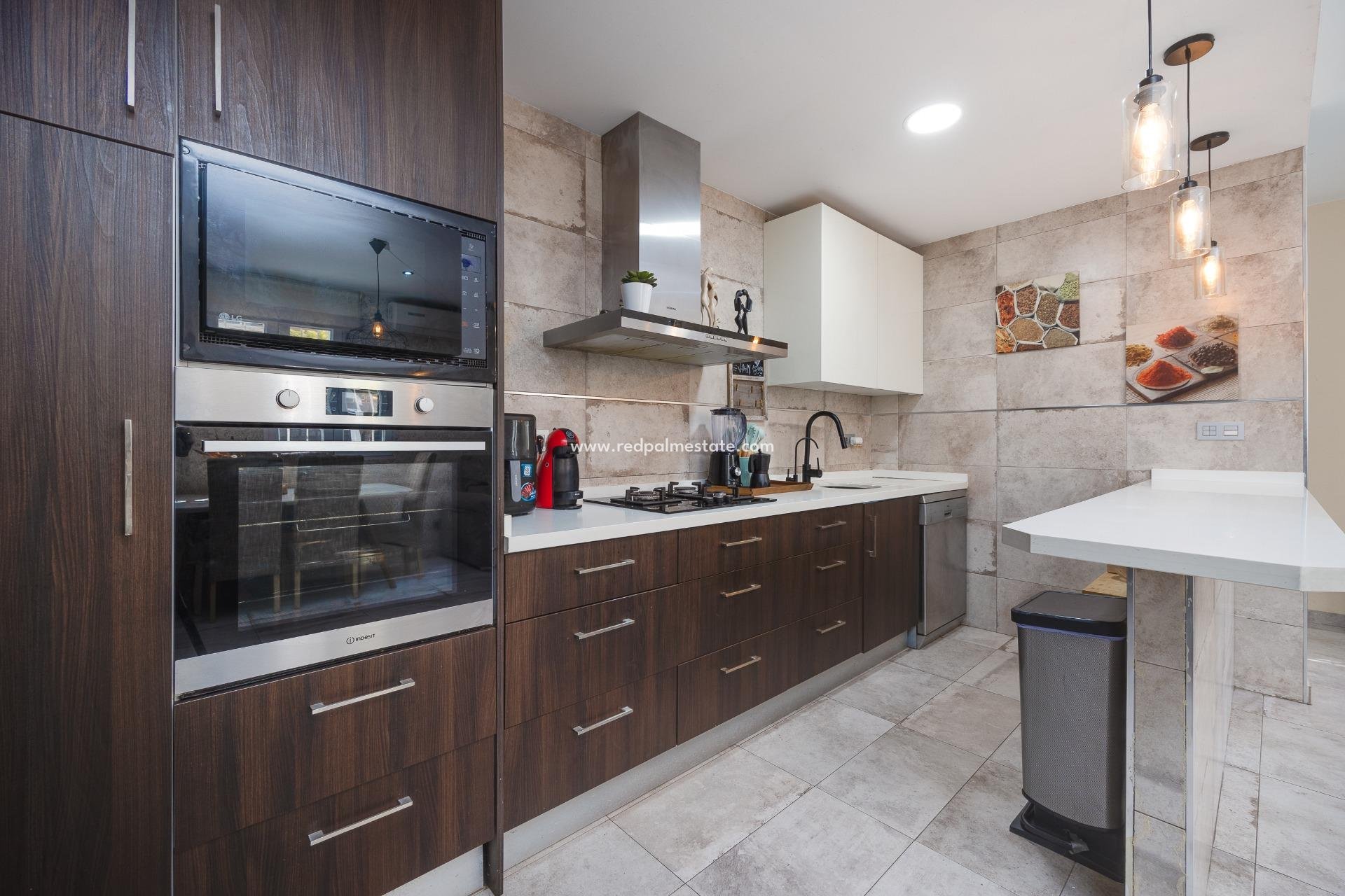 Resale - Town House -
Torrevieja - Centro Torrevieja