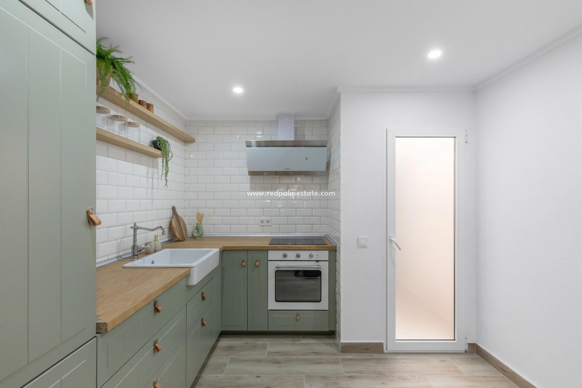 Resale - Town House -
Torrevieja - Centro Torrevieja