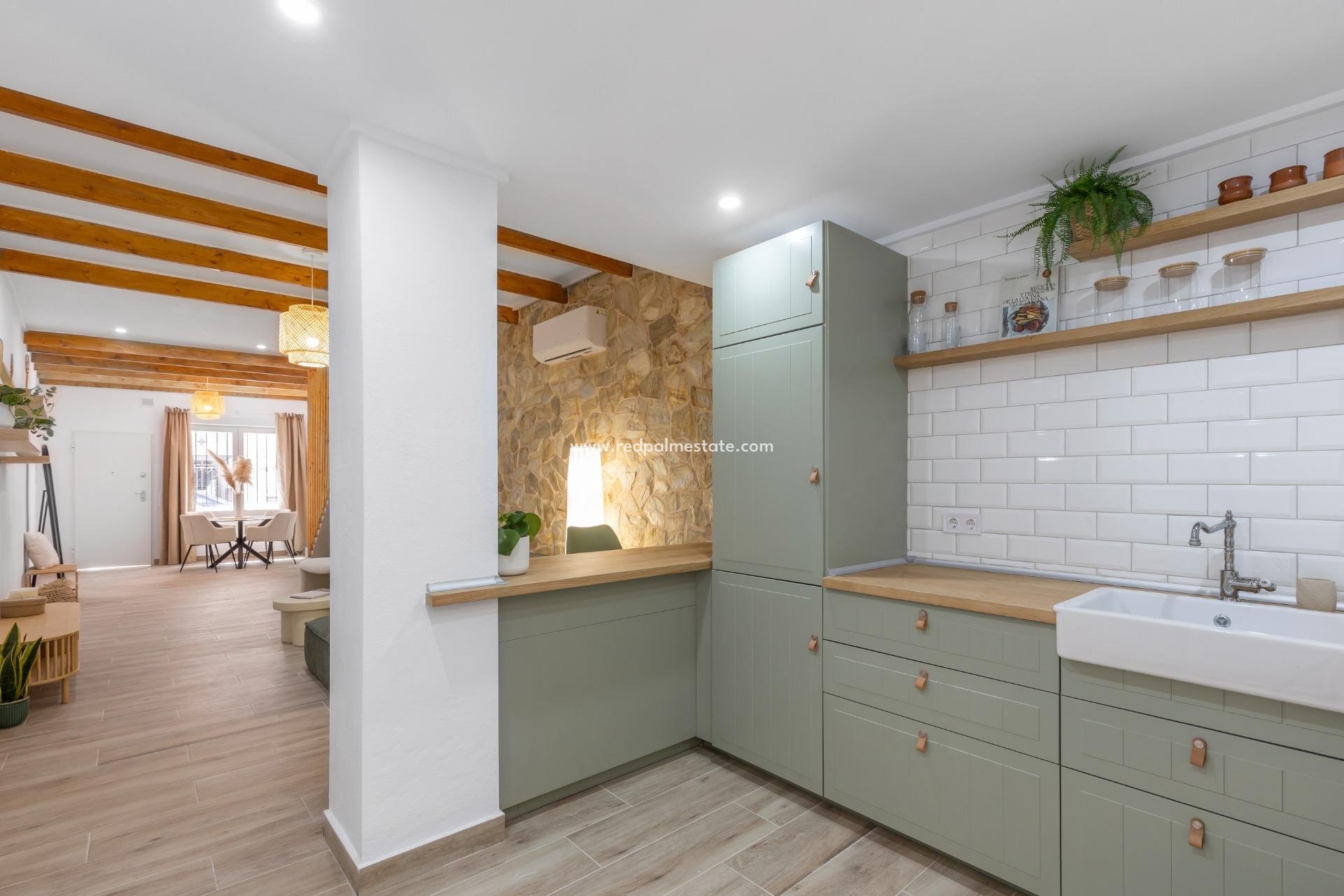 Resale - Town House -
Torrevieja - Centro Torrevieja