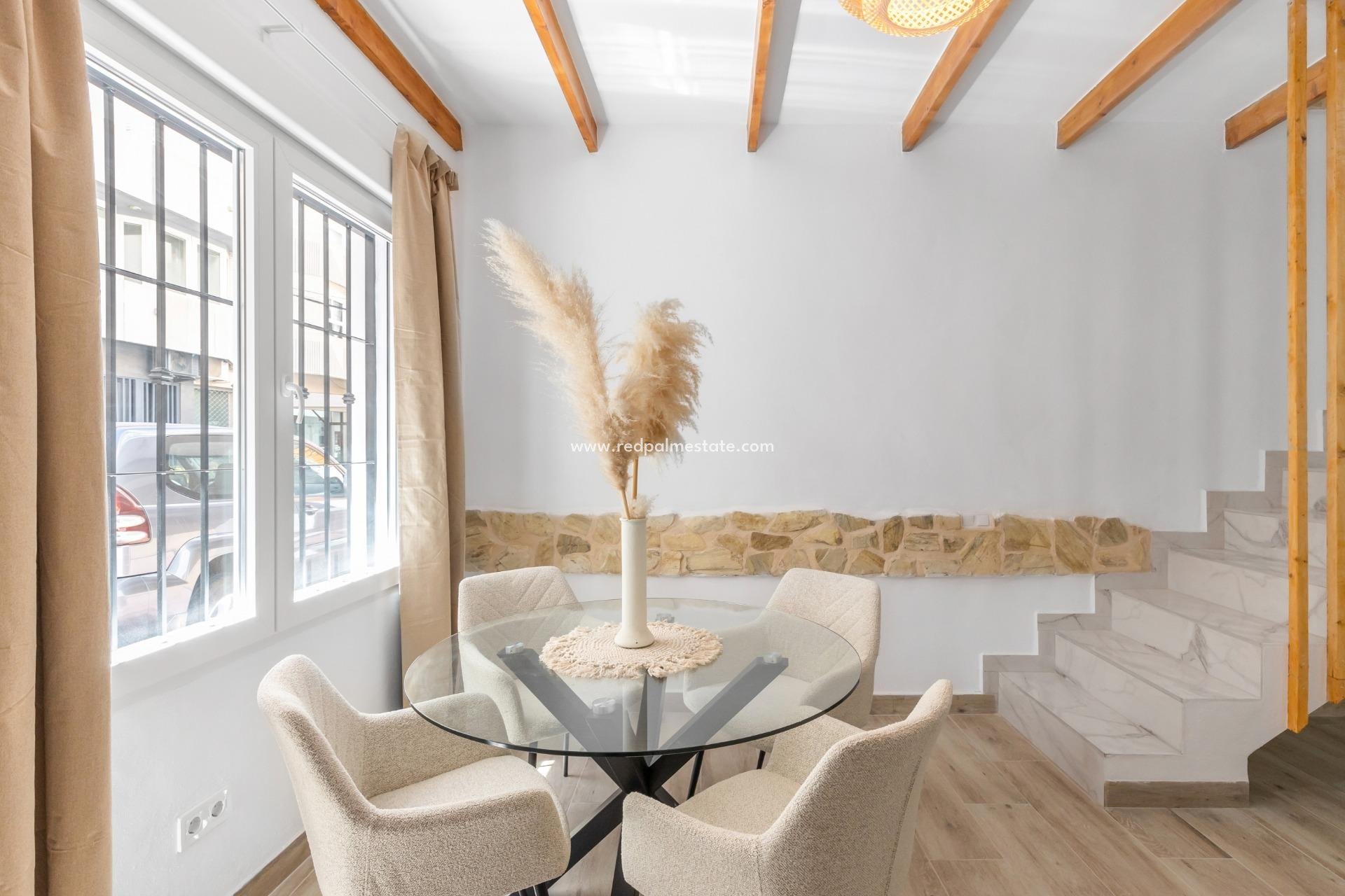 Resale - Town House -
Torrevieja - Centro Torrevieja