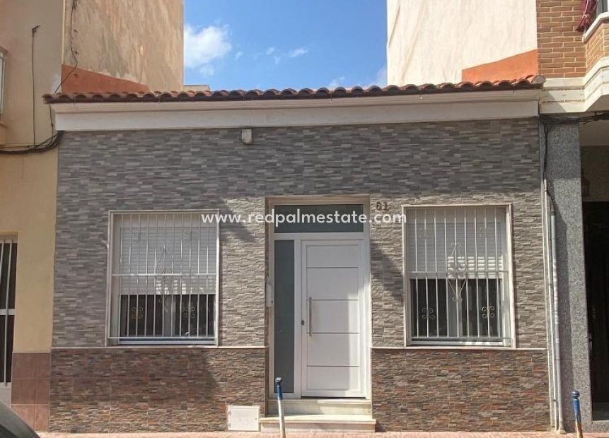 Resale - Town House -
Torrevieja - Centro