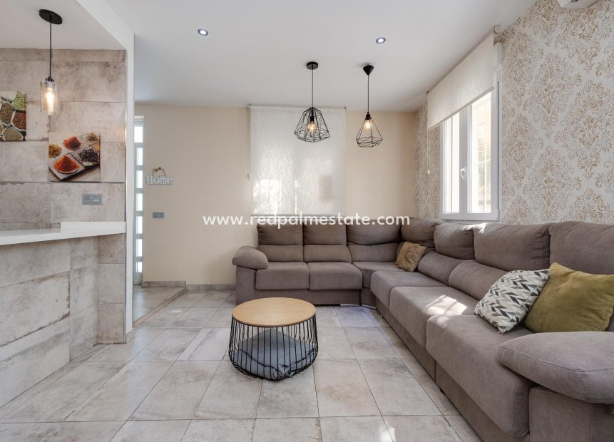 Resale - Town House -
Torrevieja - Centro