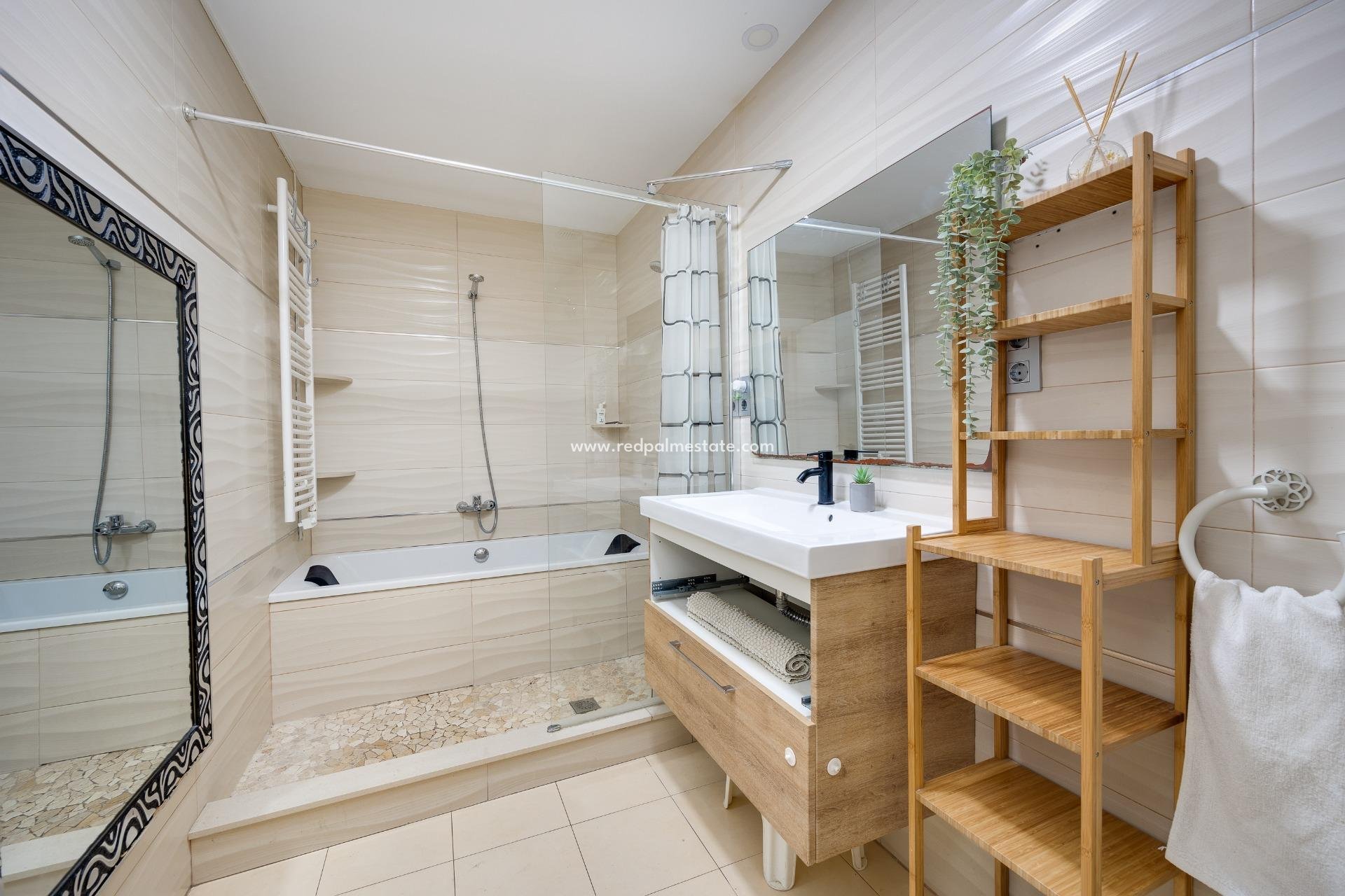 Resale - Town House -
Torrevieja - Centro