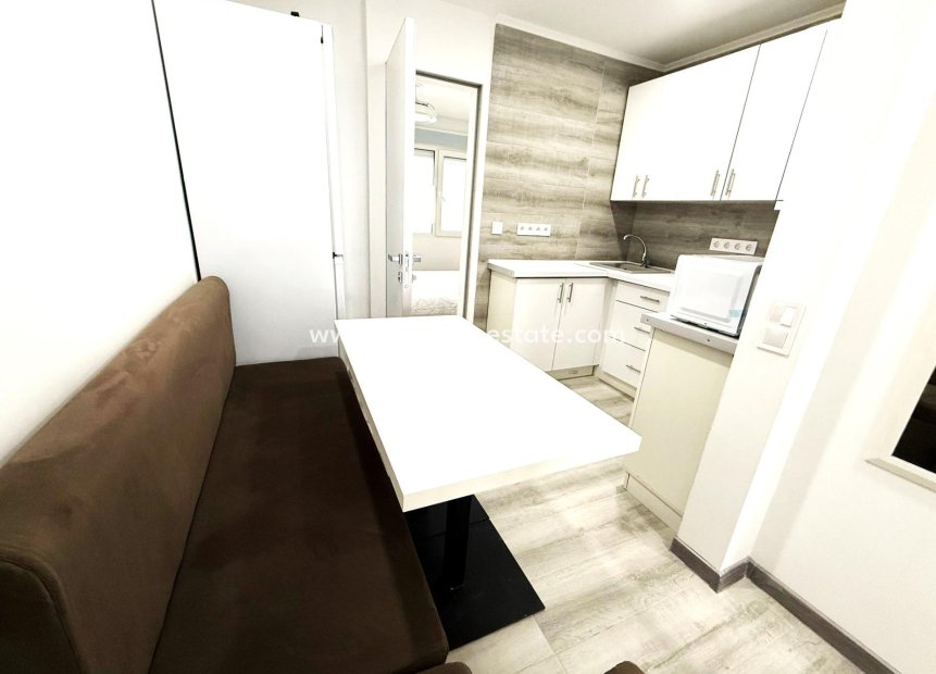 Resale - Town House -
Torrevieja - Centro