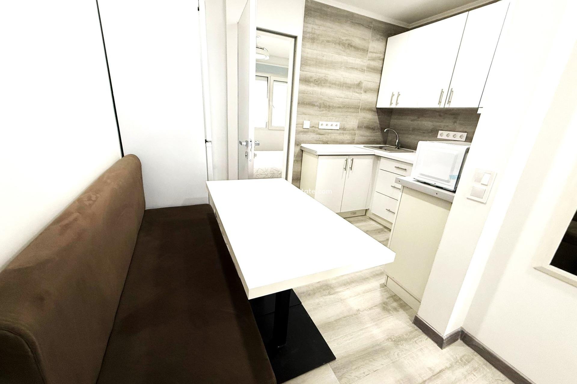 Resale - Town House -
Torrevieja - Centro