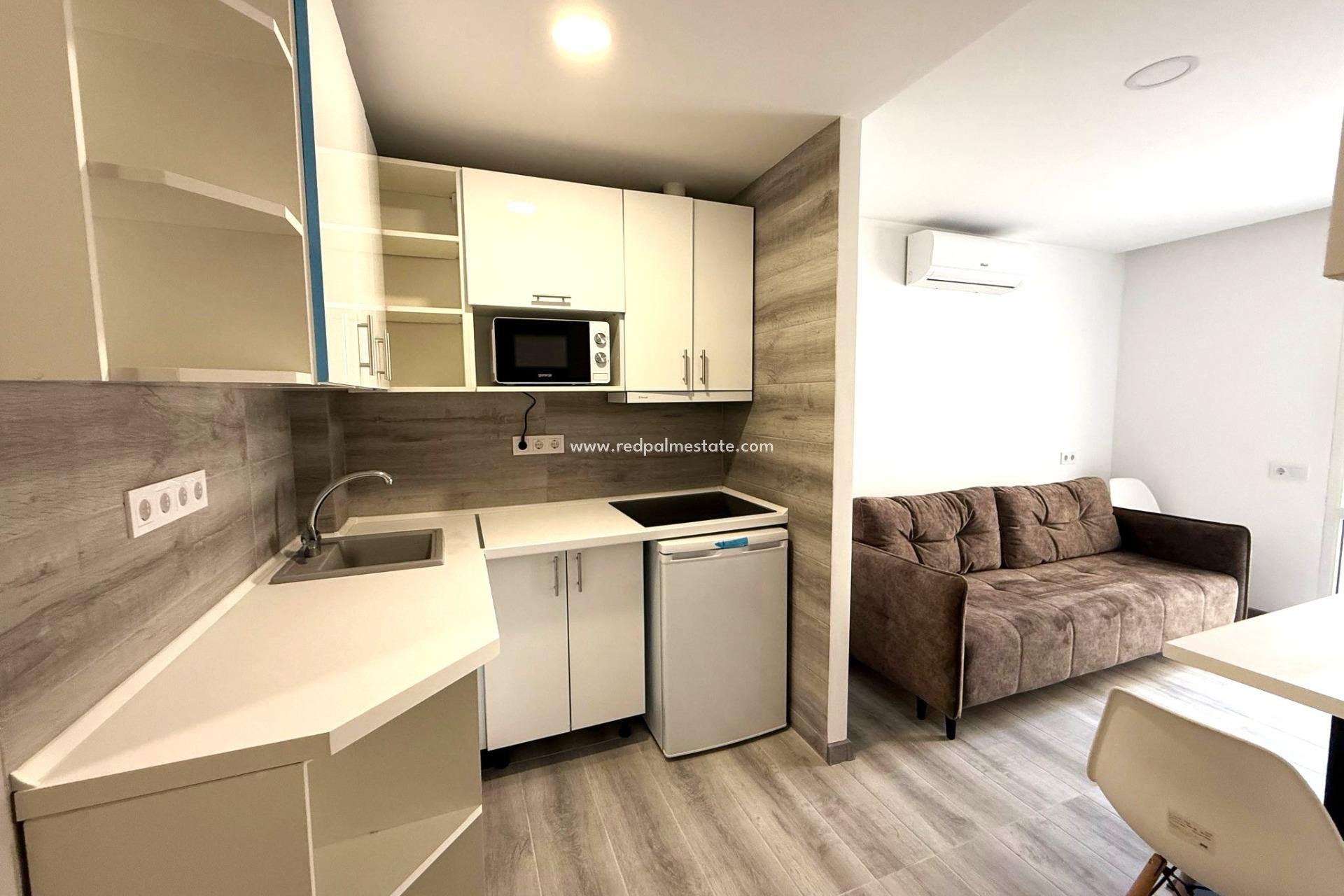 Resale - Town House -
Torrevieja - Centro