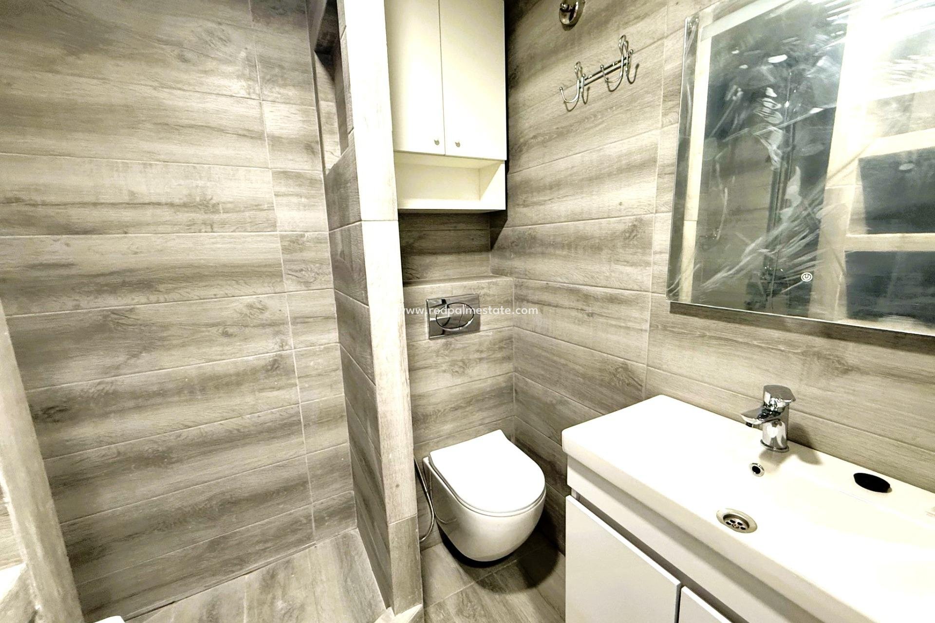 Resale - Town House -
Torrevieja - Centro