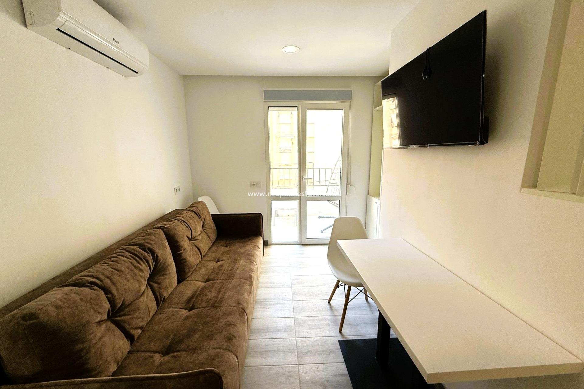 Resale - Town House -
Torrevieja - Centro