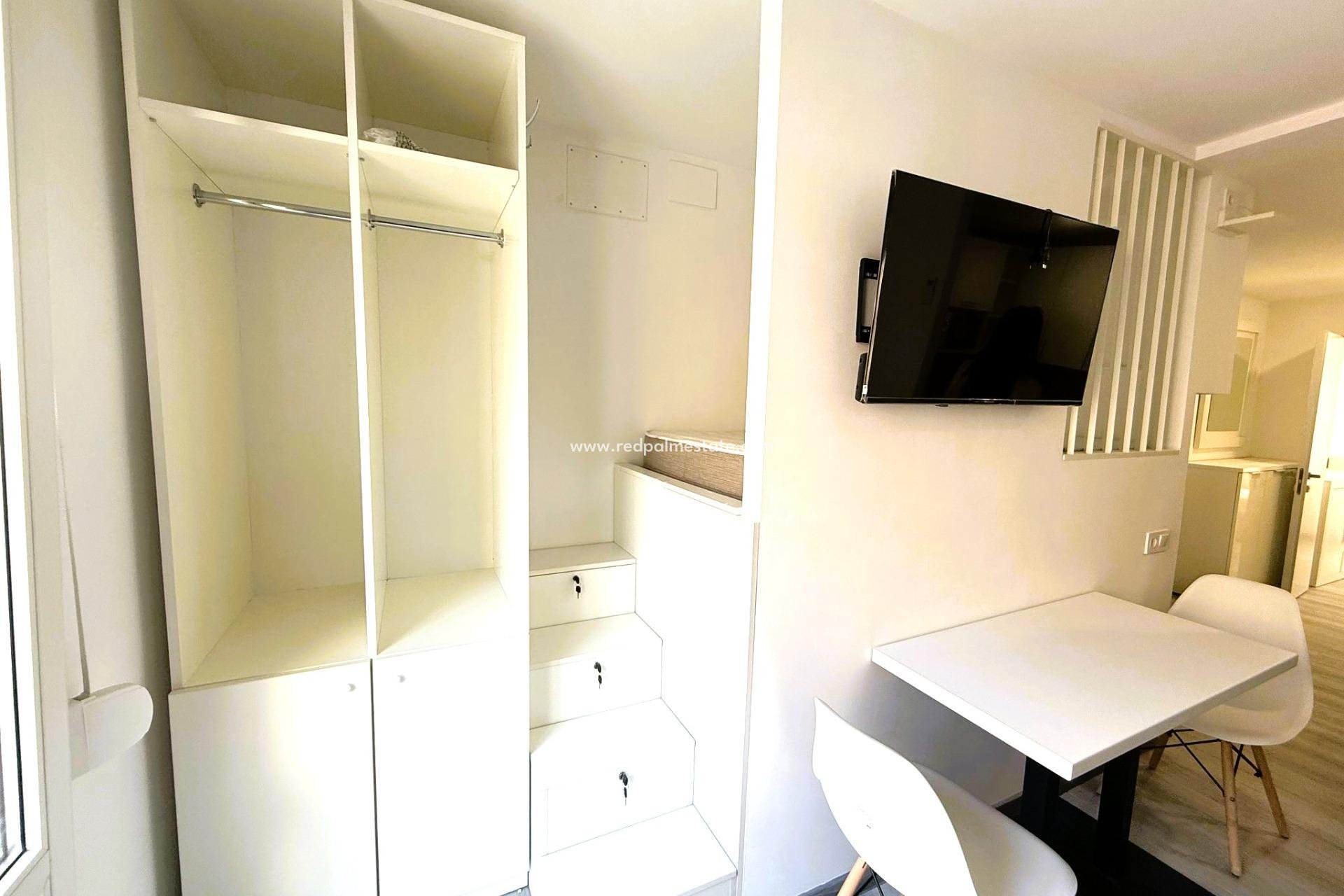 Resale - Town House -
Torrevieja - Centro