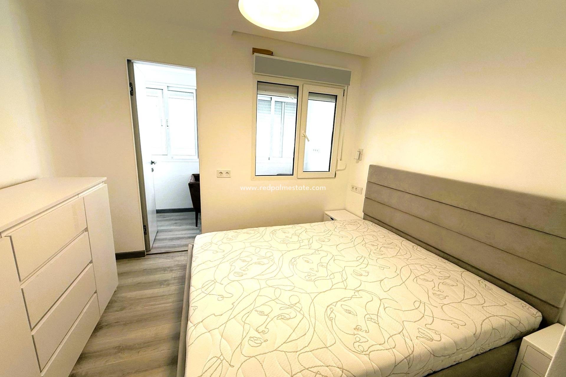 Resale - Town House -
Torrevieja - Centro