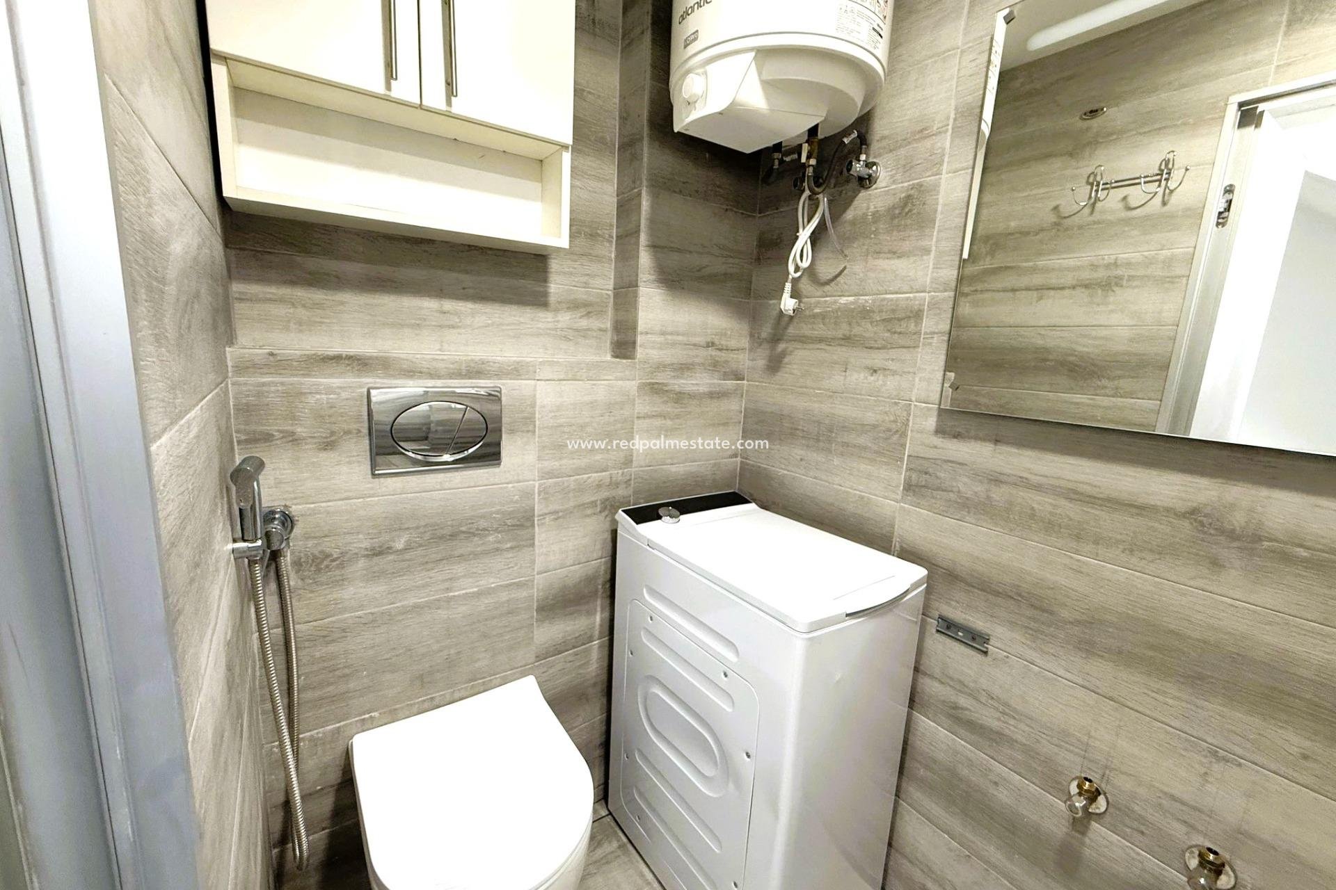 Resale - Town House -
Torrevieja - Centro