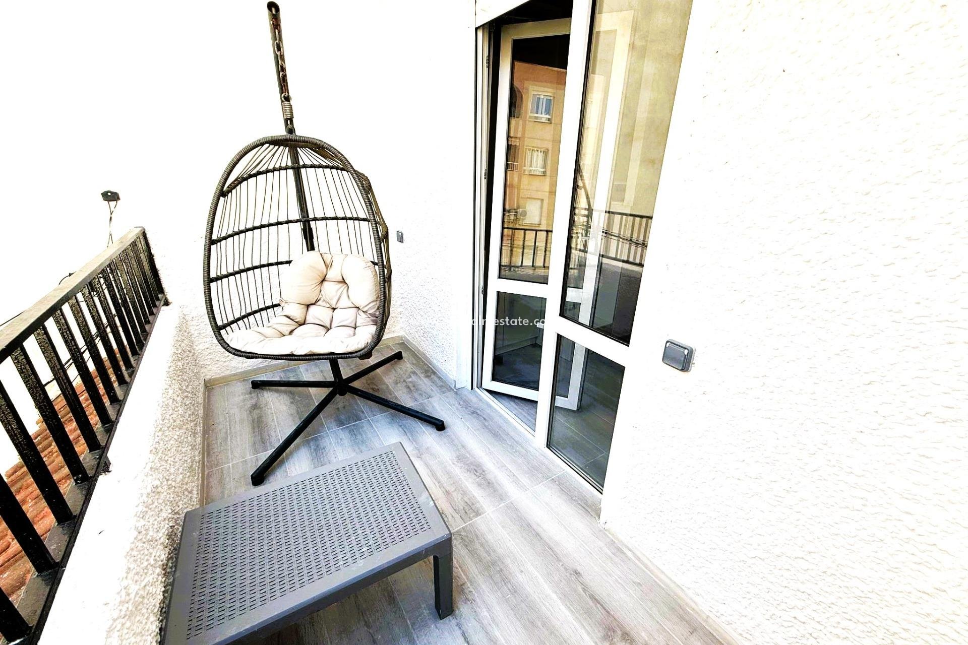 Resale - Town House -
Torrevieja - Centro