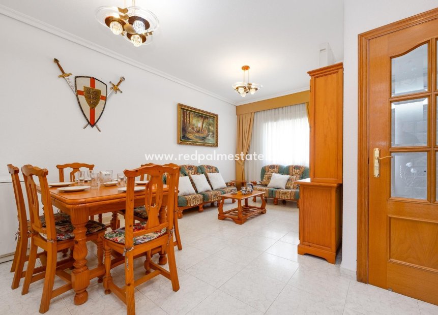 Resale - Town House -
Torrevieja - Estacion de autobuses