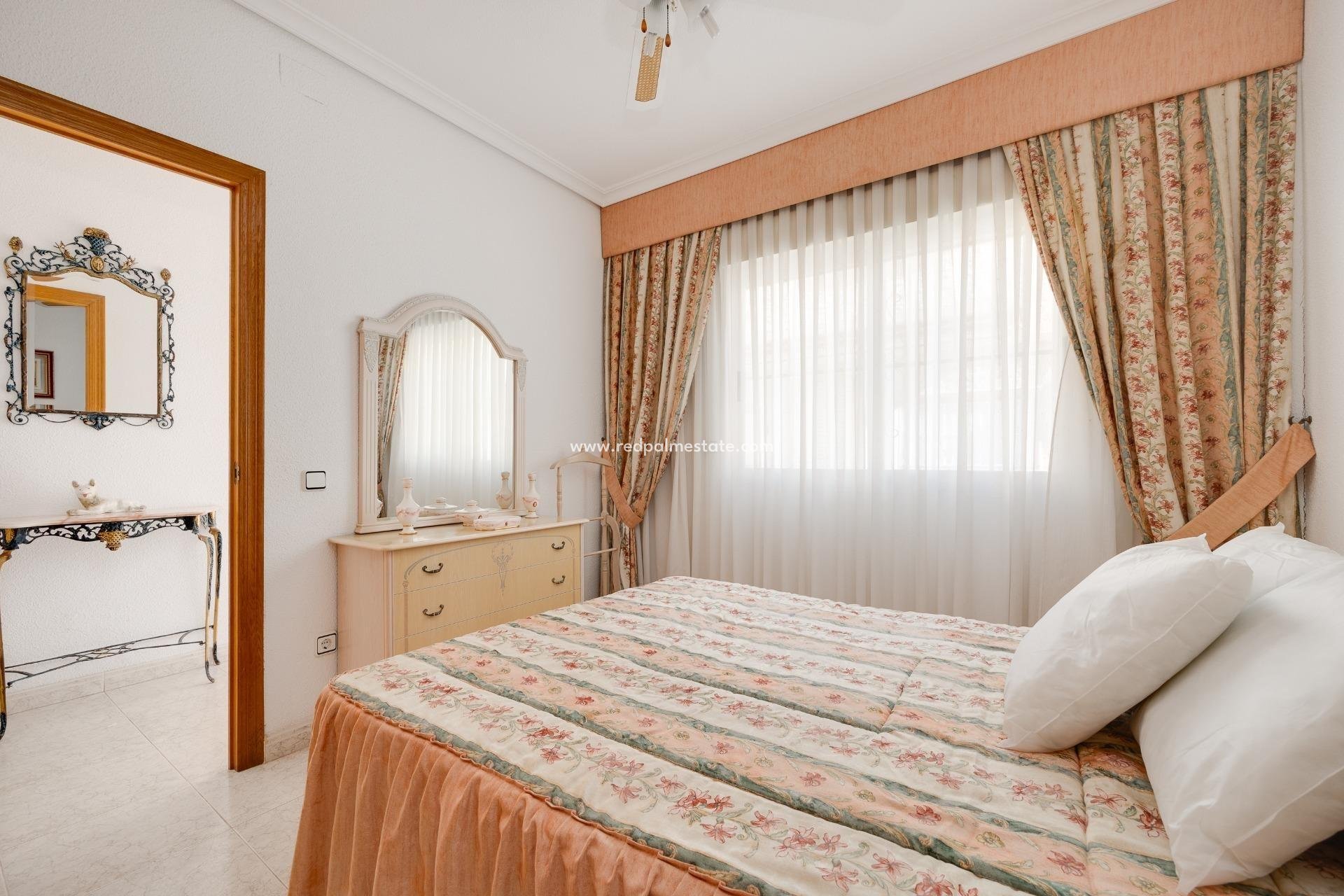 Resale - Town House -
Torrevieja - Estacion de autobuses