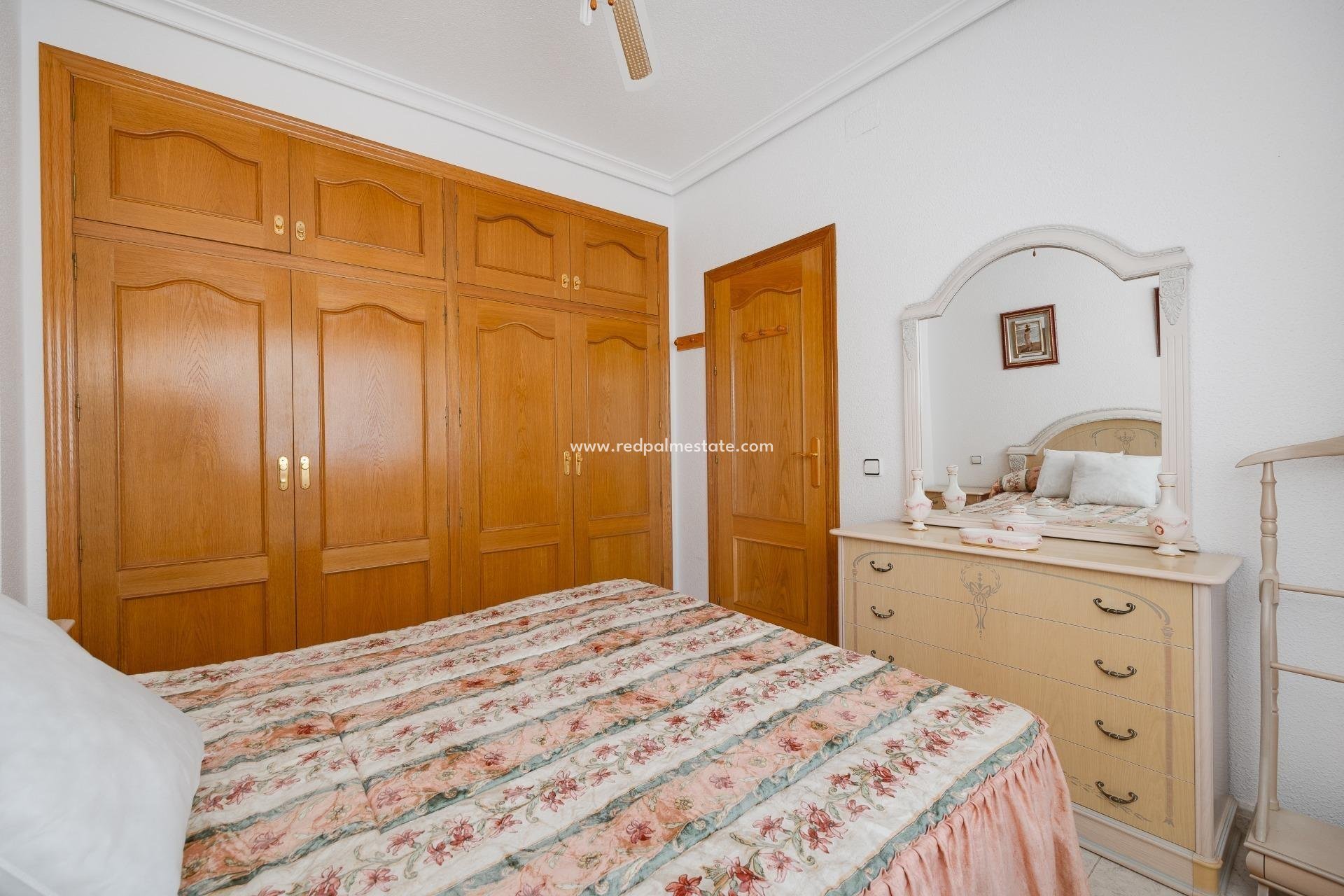 Resale - Town House -
Torrevieja - Estacion de autobuses