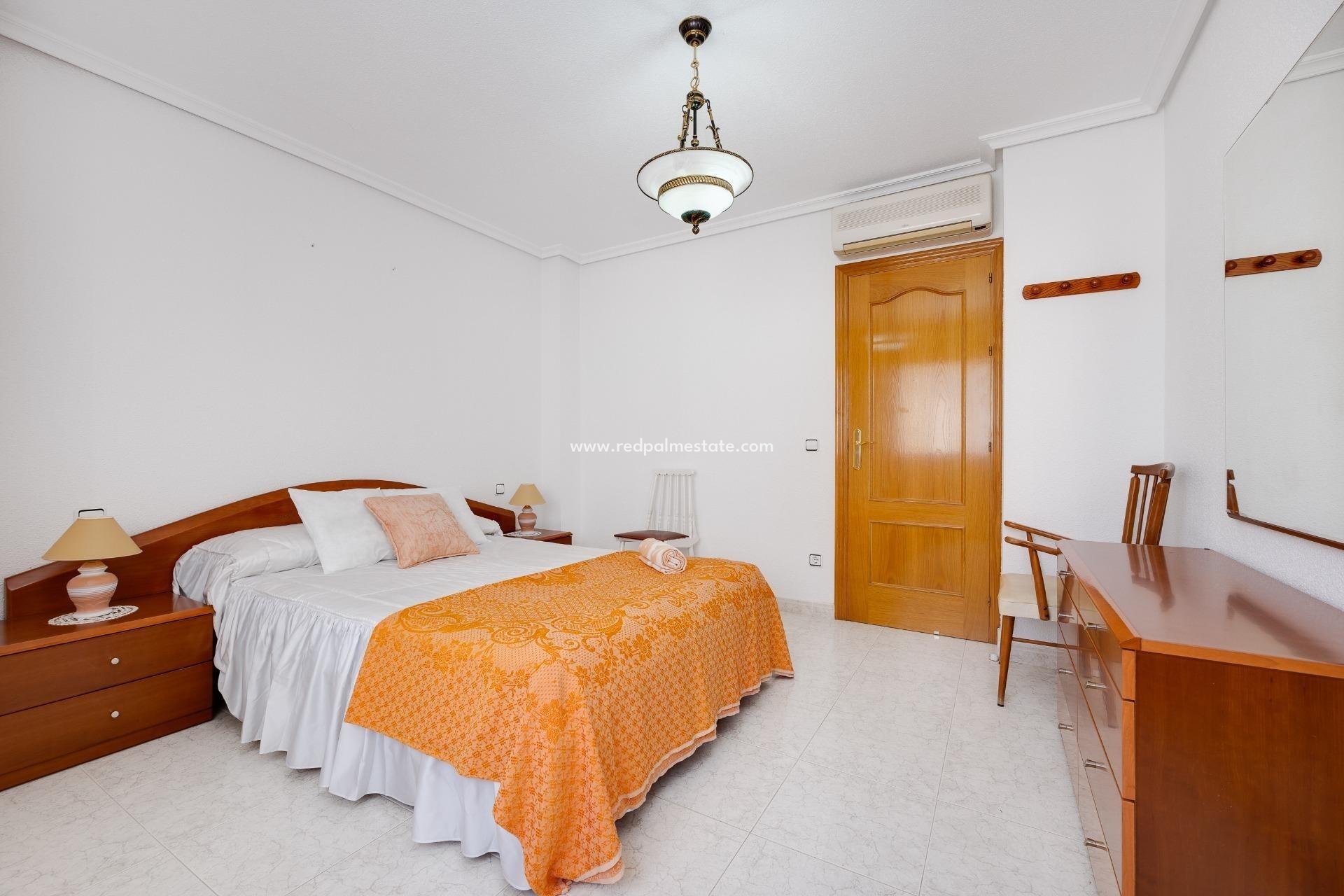 Resale - Town House -
Torrevieja - Estacion de autobuses