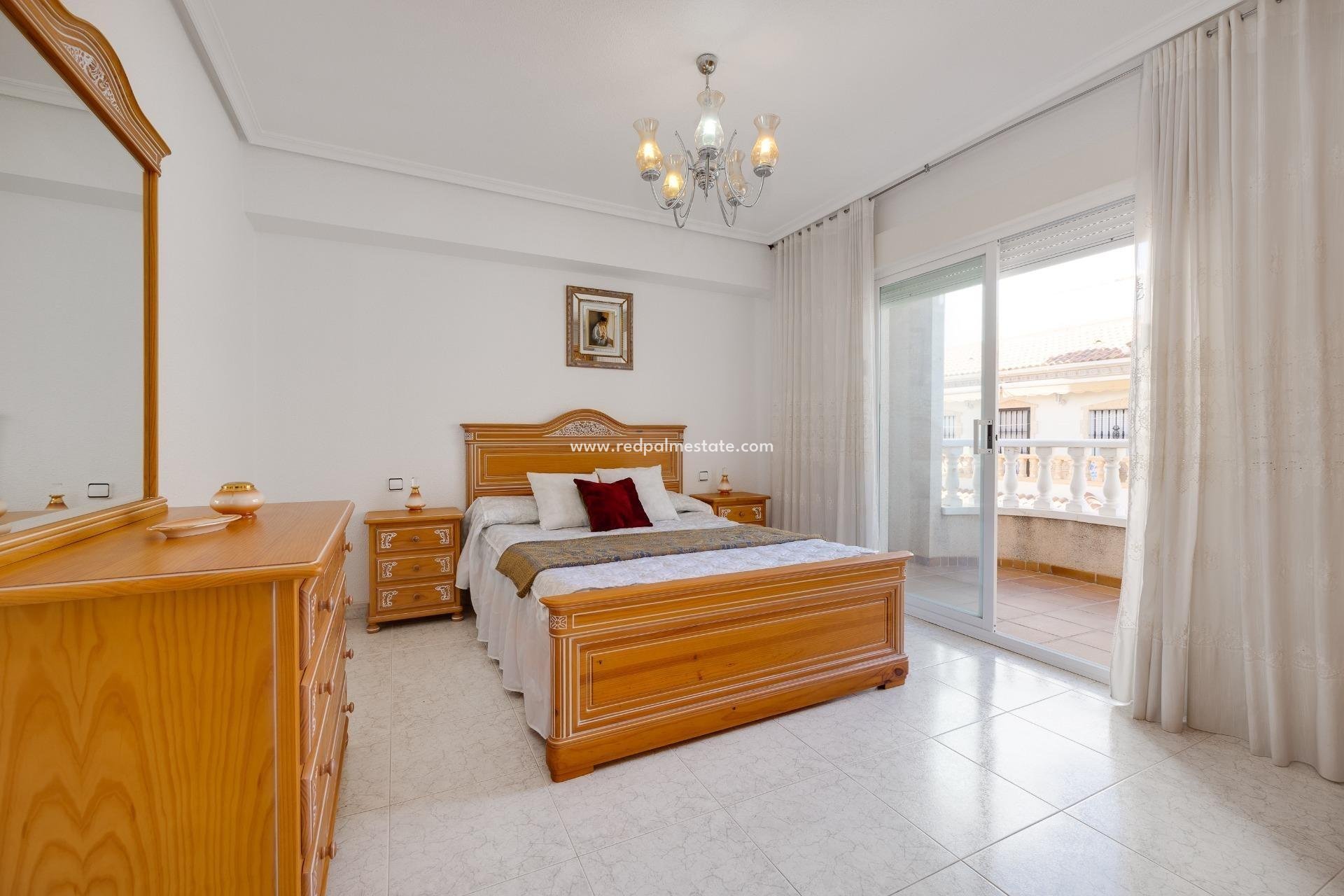 Resale - Town House -
Torrevieja - Estacion de autobuses