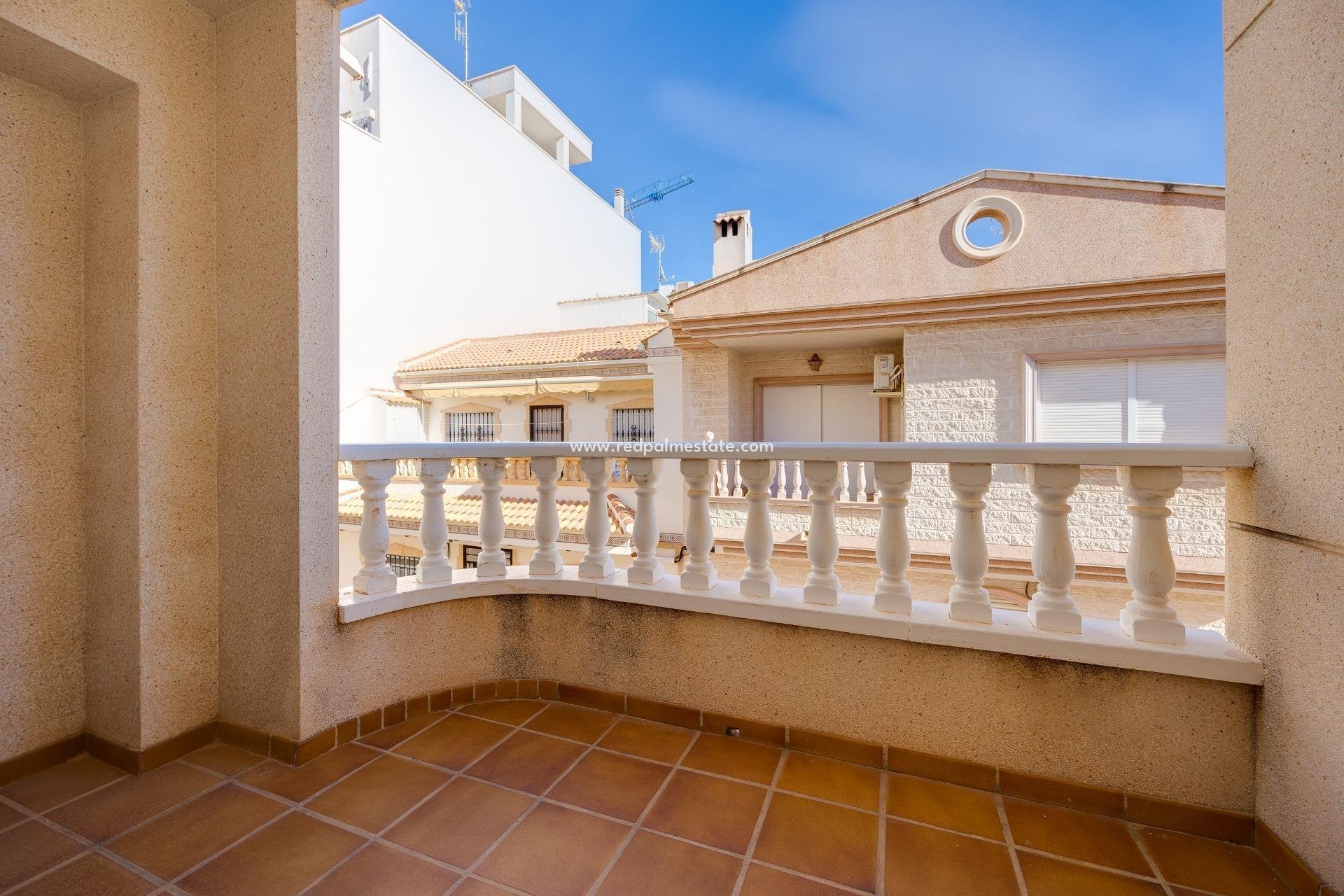 Resale - Town House -
Torrevieja - Estacion de autobuses