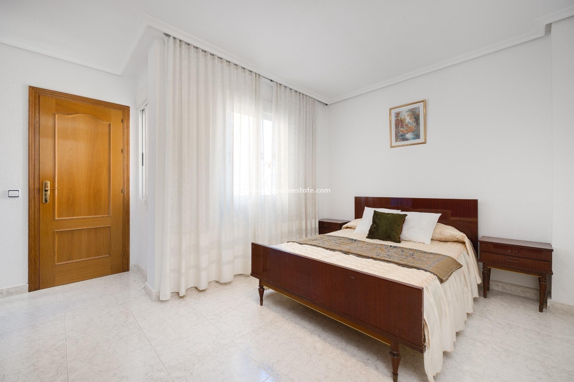 Resale - Town House -
Torrevieja - Estacion de autobuses