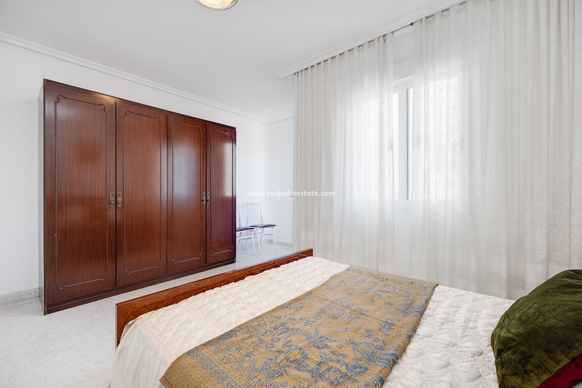 Resale - Town House -
Torrevieja - Estacion de autobuses