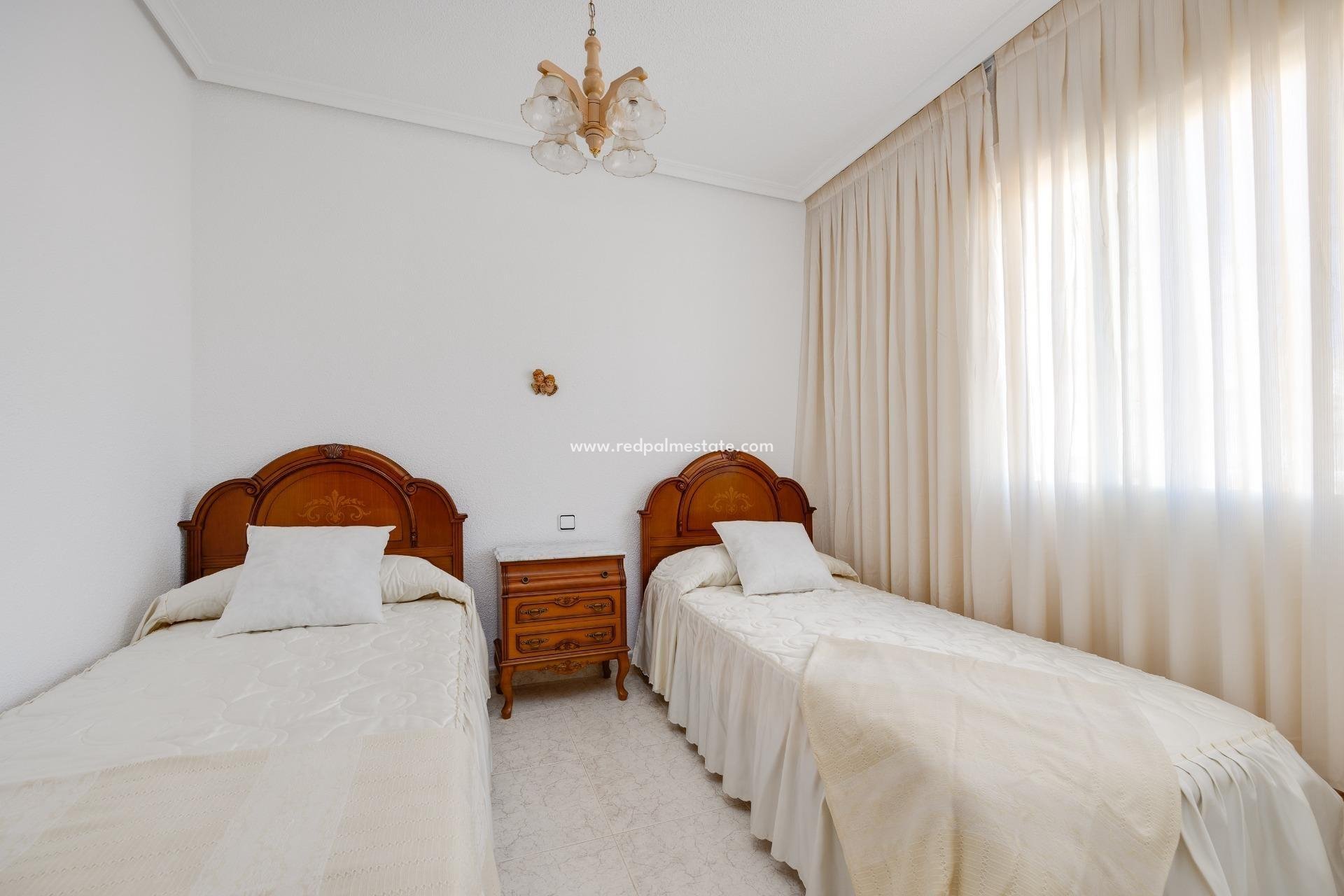 Resale - Town House -
Torrevieja - Estacion de autobuses