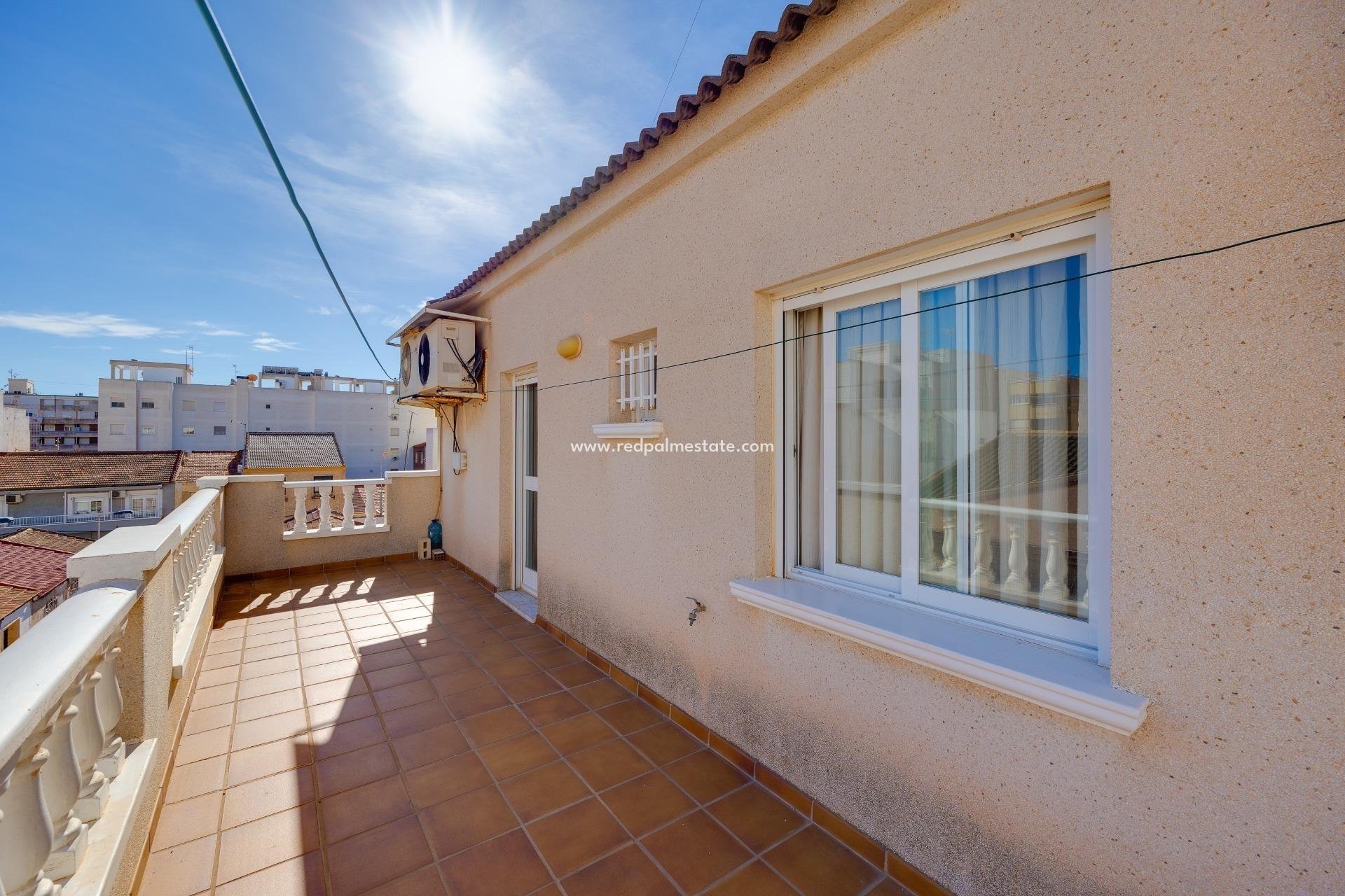 Resale - Town House -
Torrevieja - Estacion de autobuses