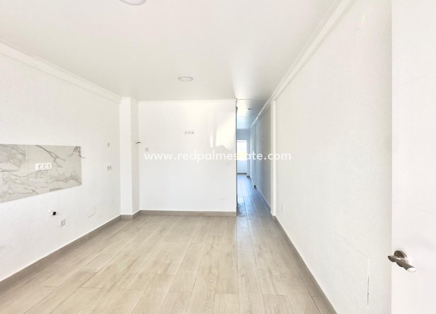 Resale - Town House -
Torrevieja - La Mata