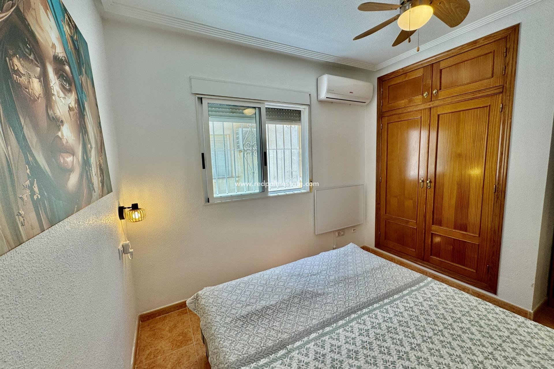 Resale - Town House -
Torrevieja - La Siesta - El Salado - Torreta